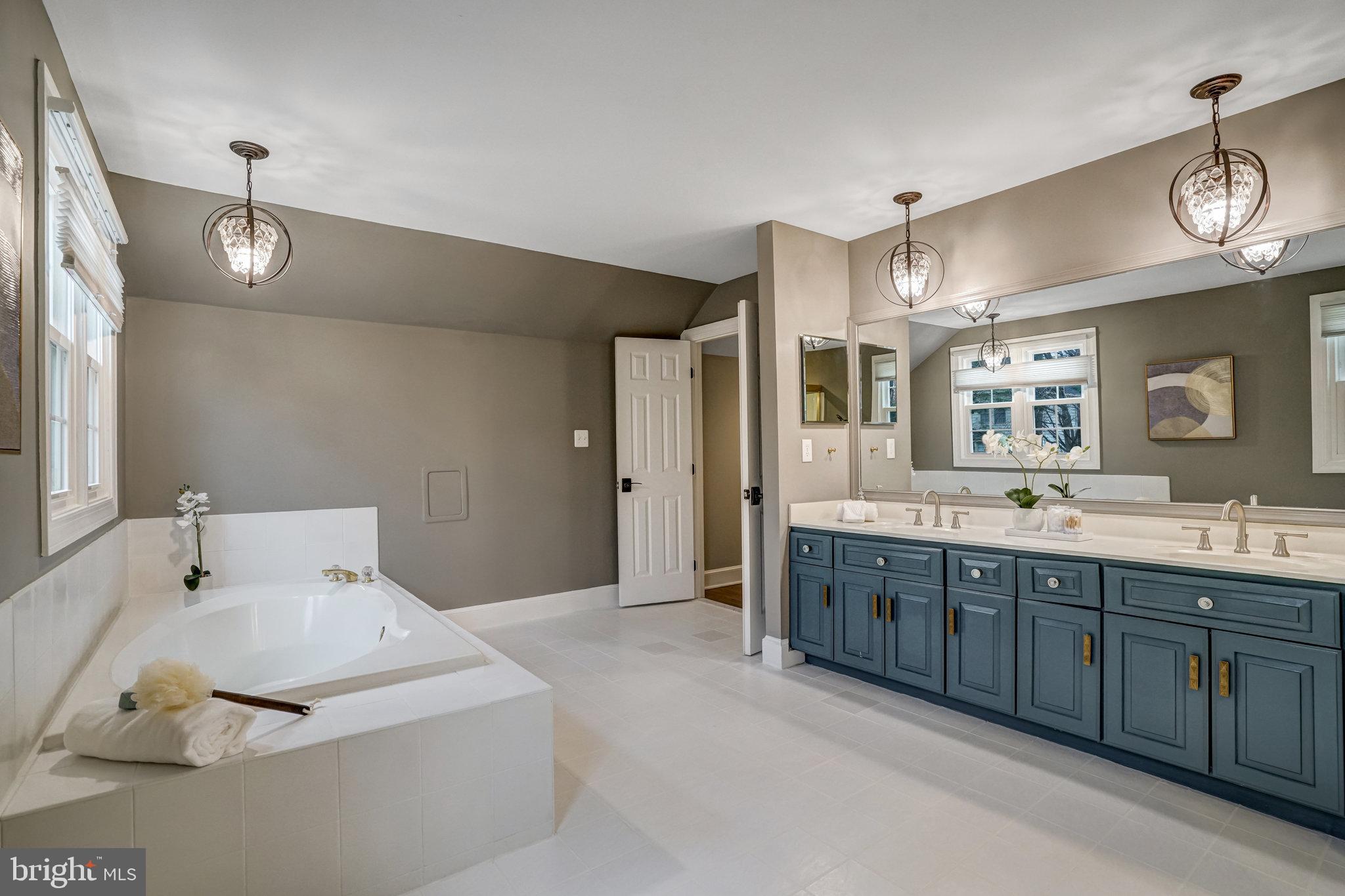 HILLSIDE MANOR - Residential