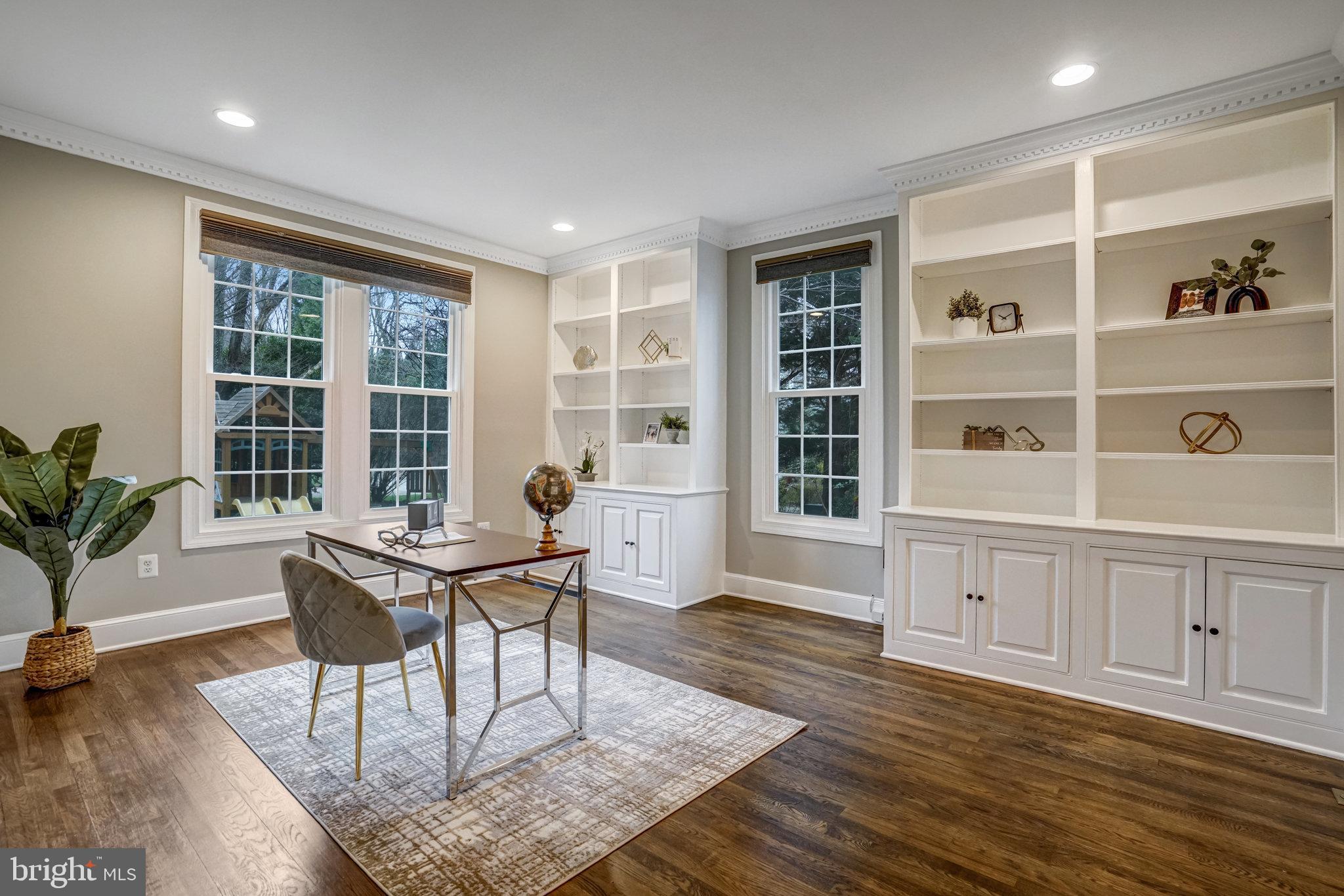 HILLSIDE MANOR - Residential