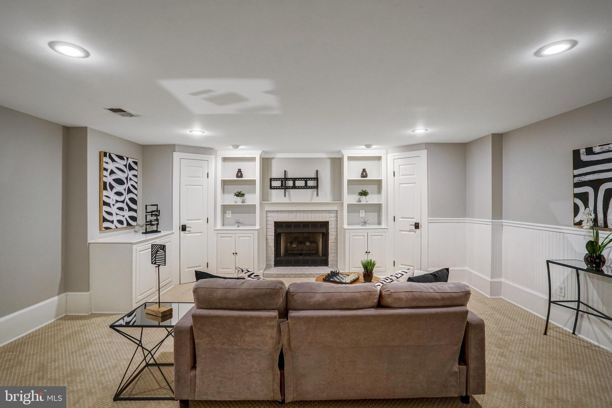 HILLSIDE MANOR - Residential