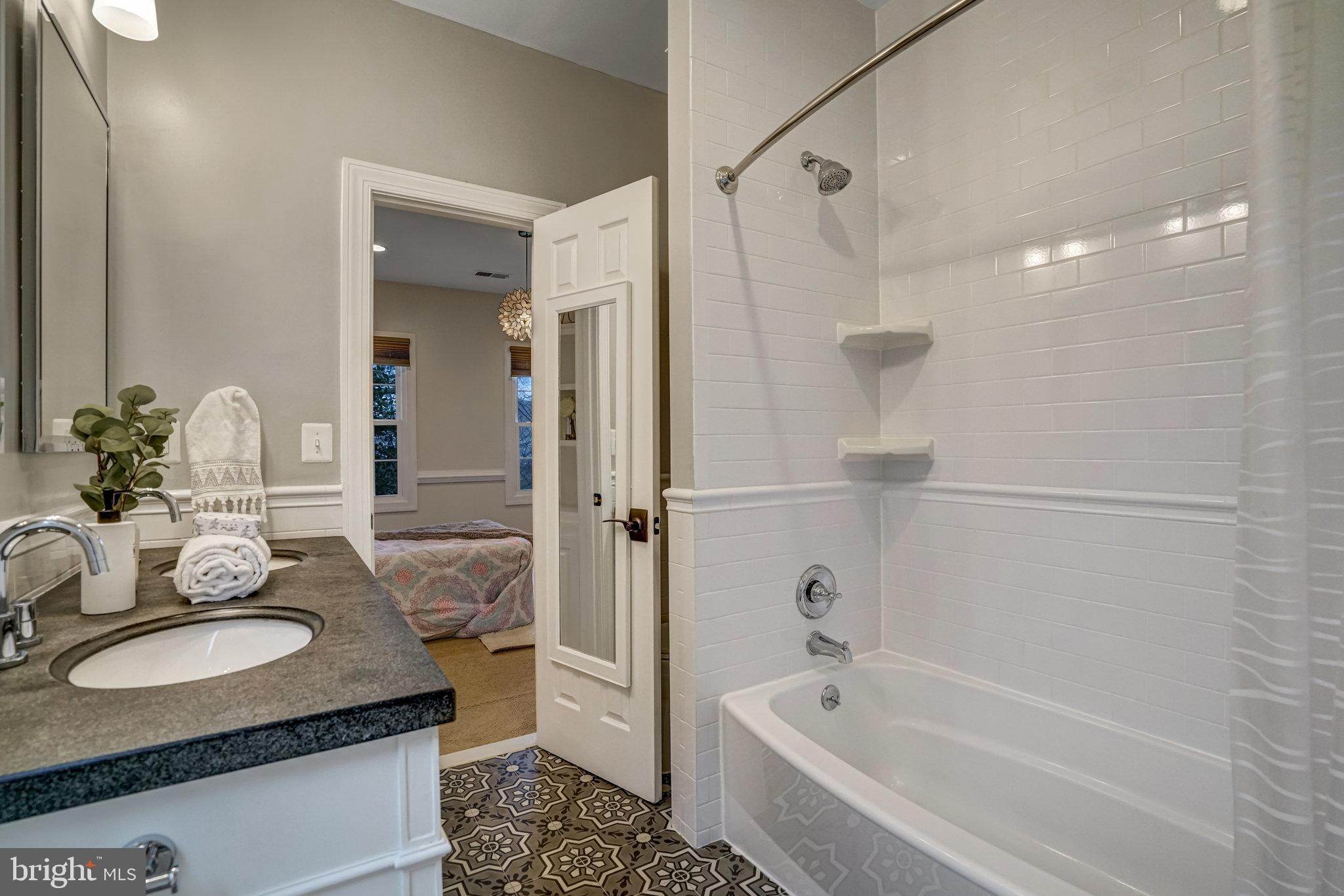 HILLSIDE MANOR - Residential