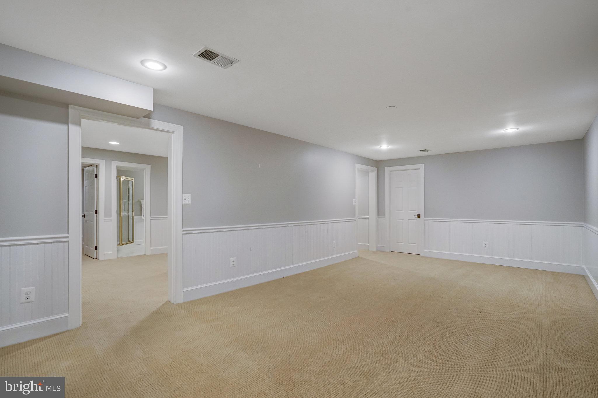 HILLSIDE MANOR - Residential