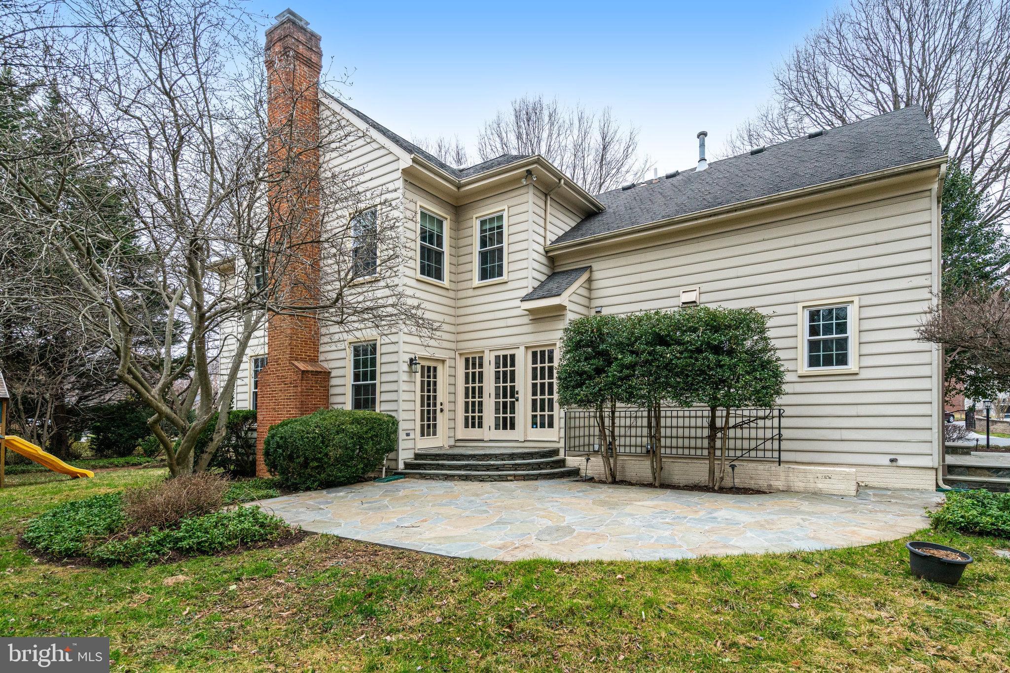 HILLSIDE MANOR - Residential