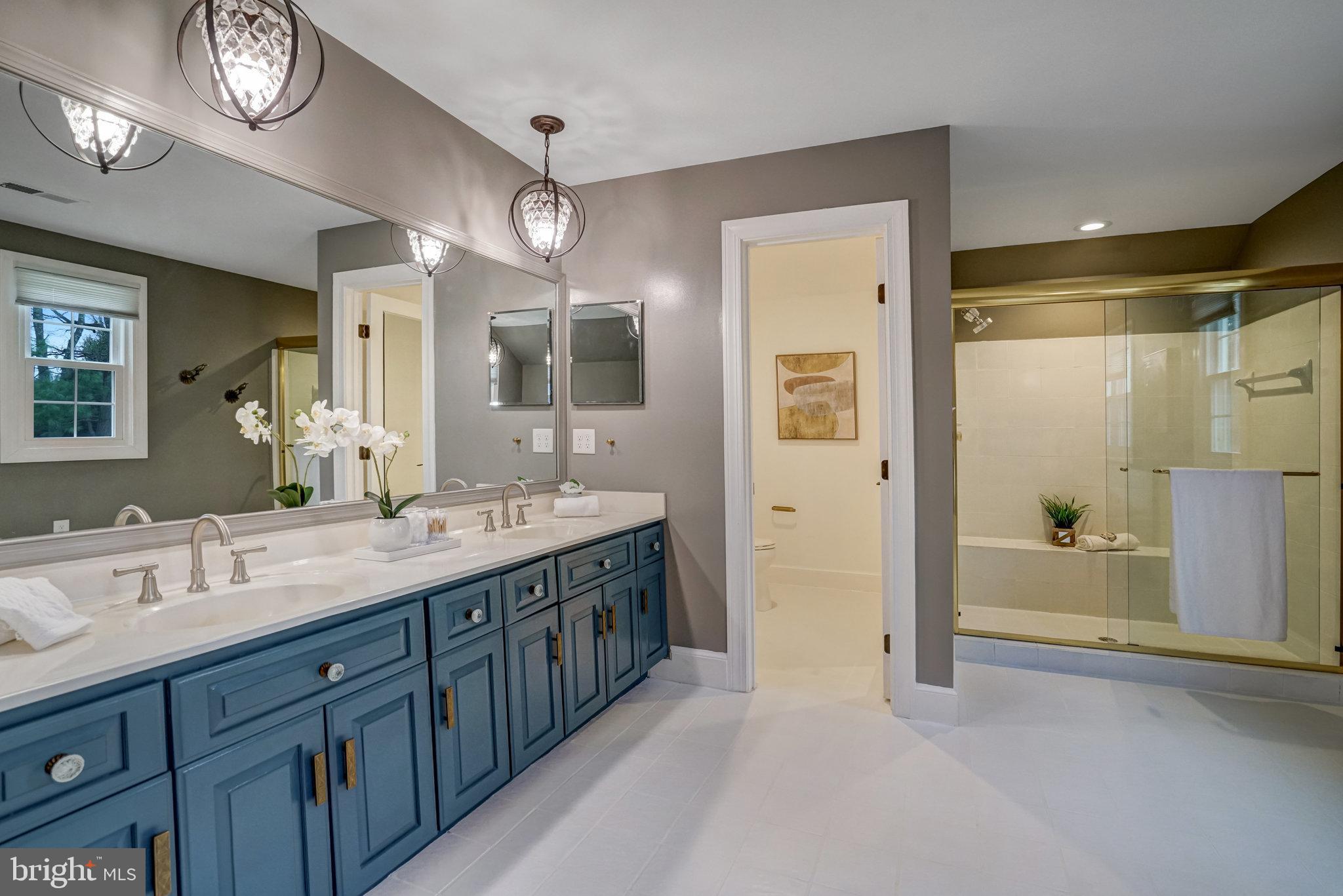 HILLSIDE MANOR - Residential