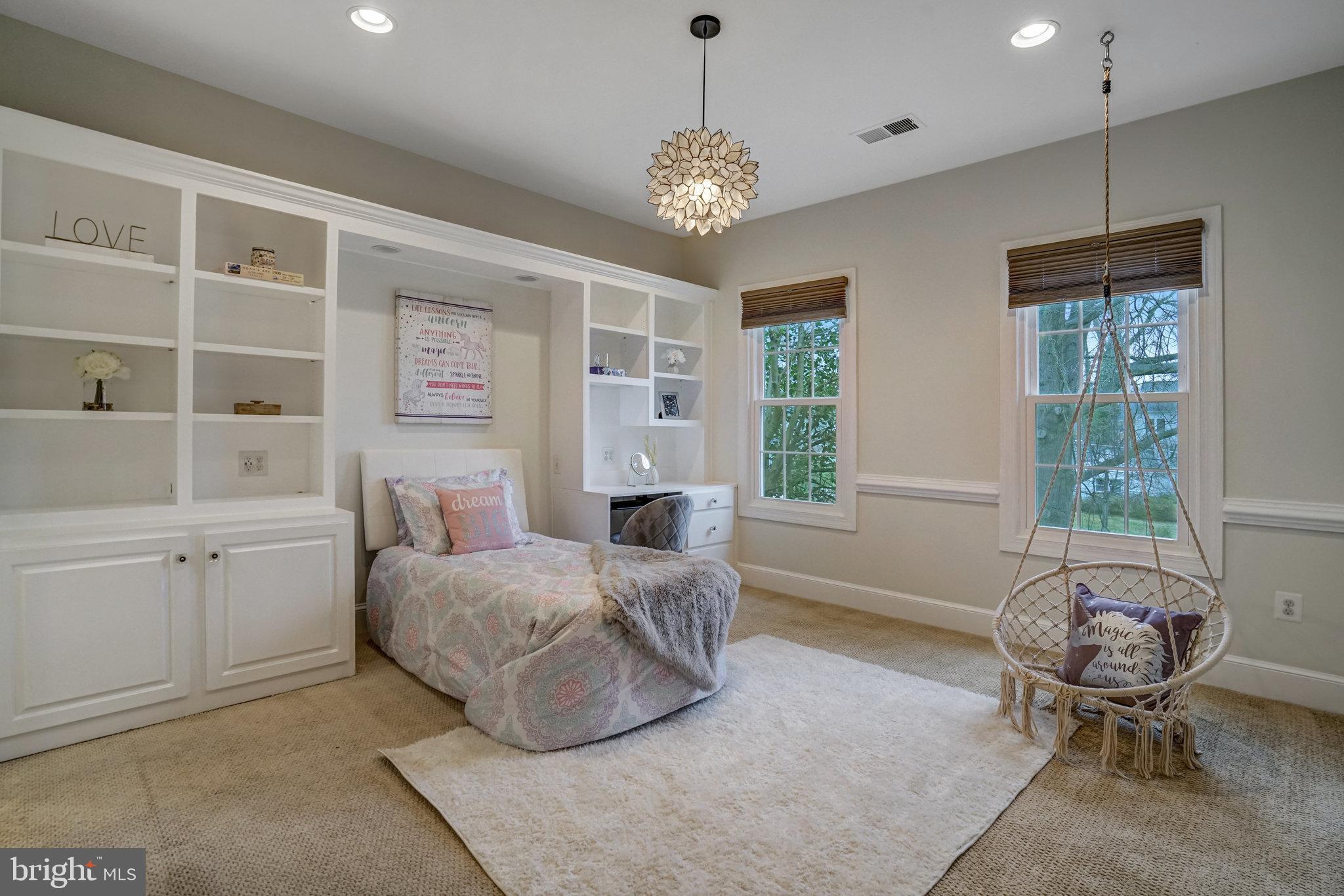 HILLSIDE MANOR - Residential