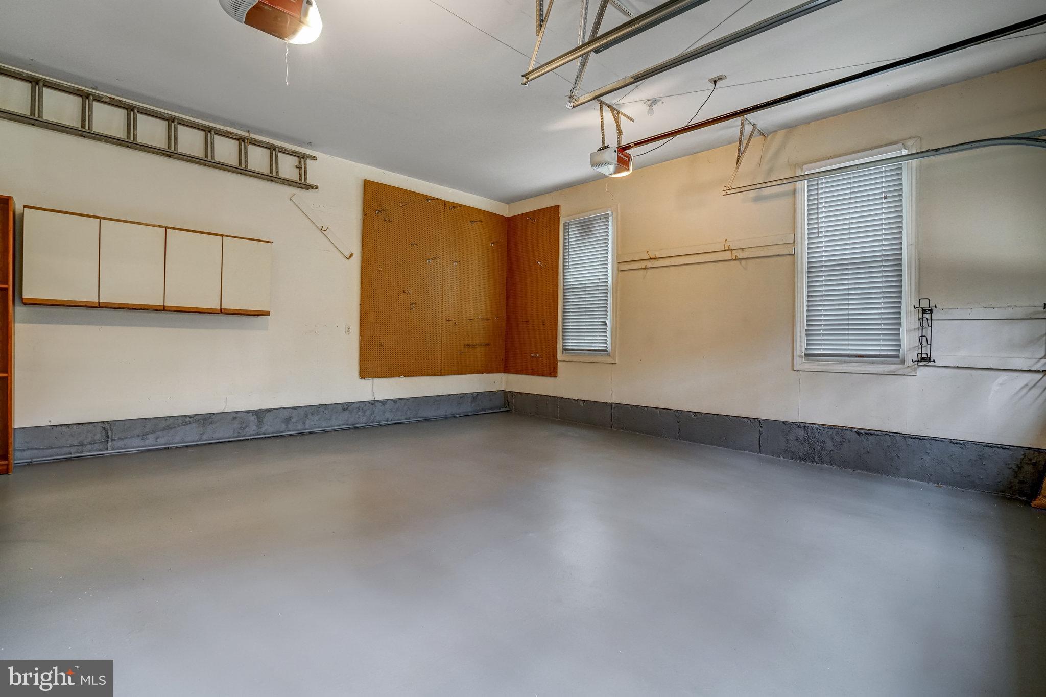 HILLSIDE MANOR - Residential