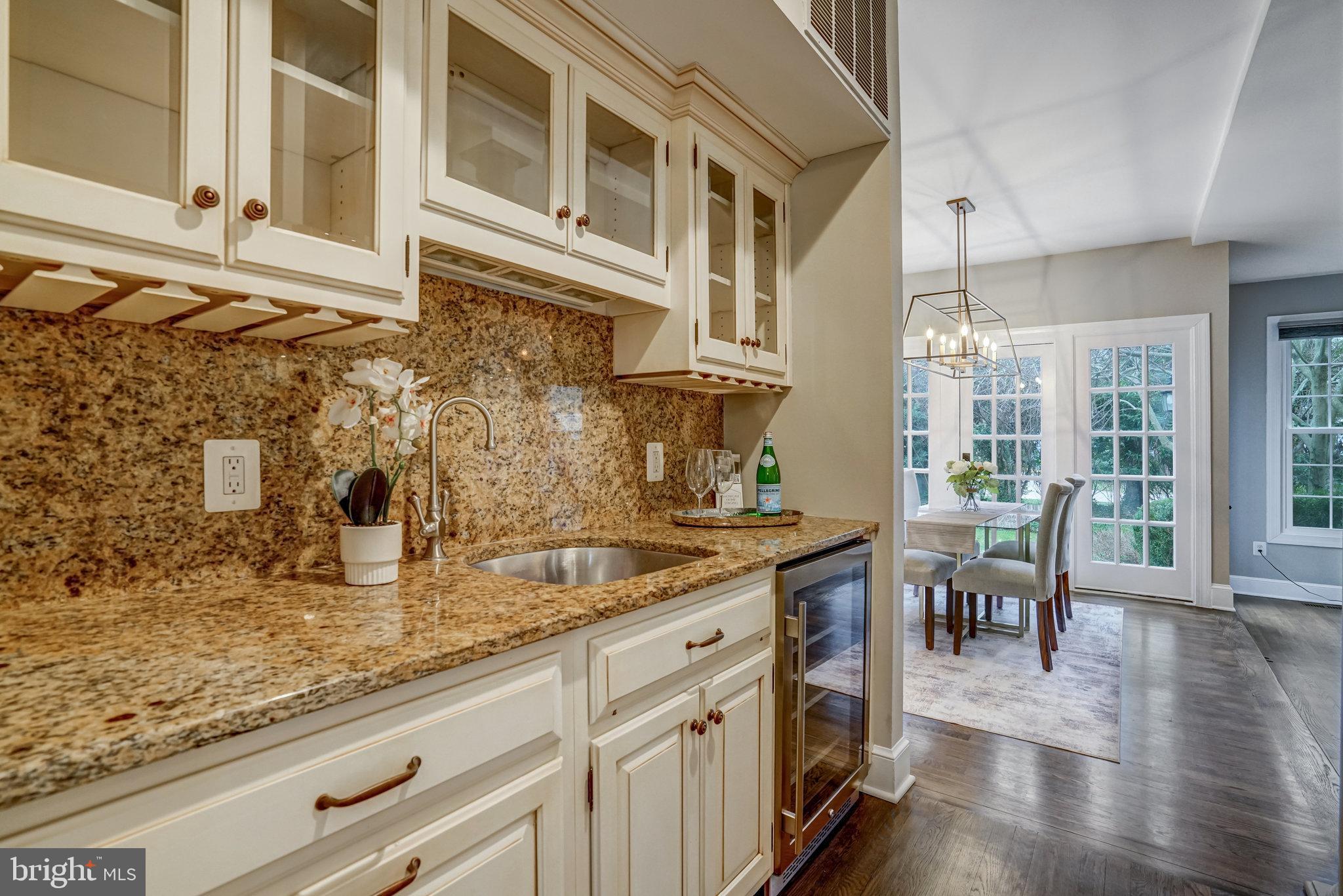 HILLSIDE MANOR - Residential