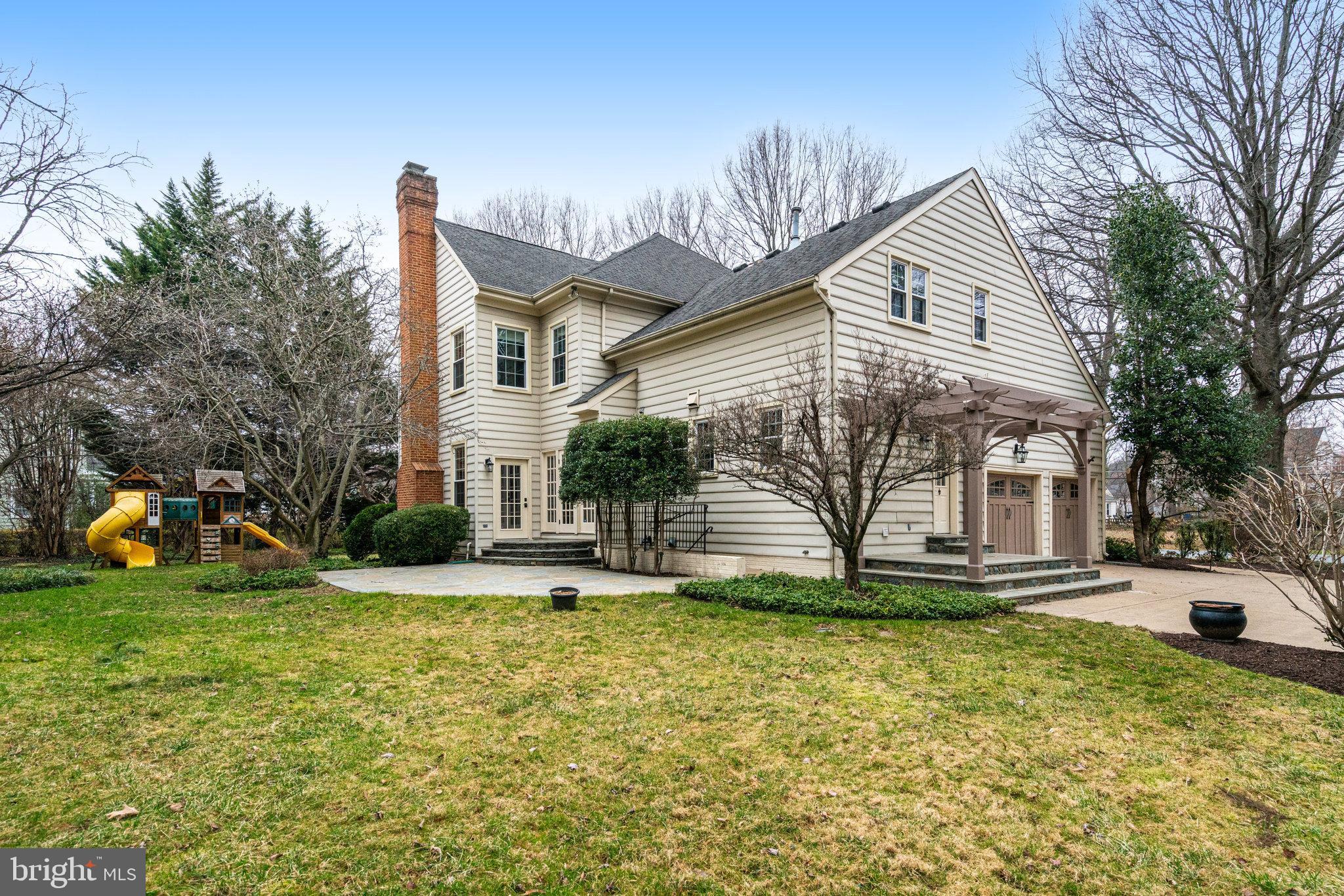 HILLSIDE MANOR - Residential