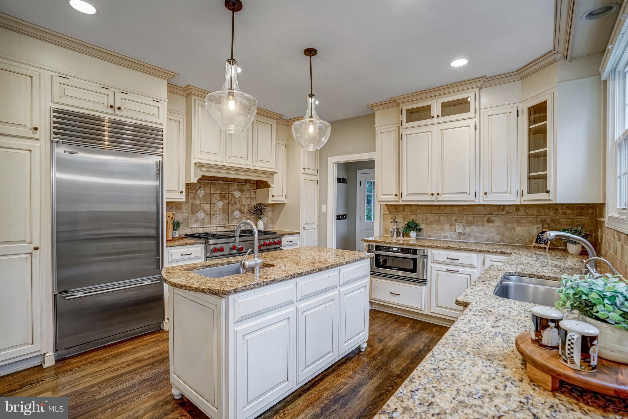 HILLSIDE MANOR - Residential