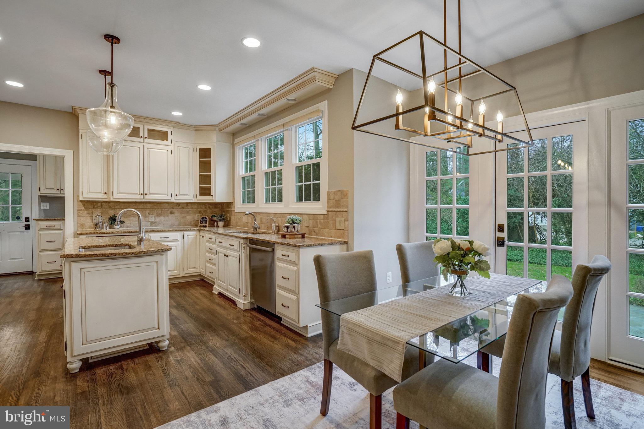 HILLSIDE MANOR - Residential