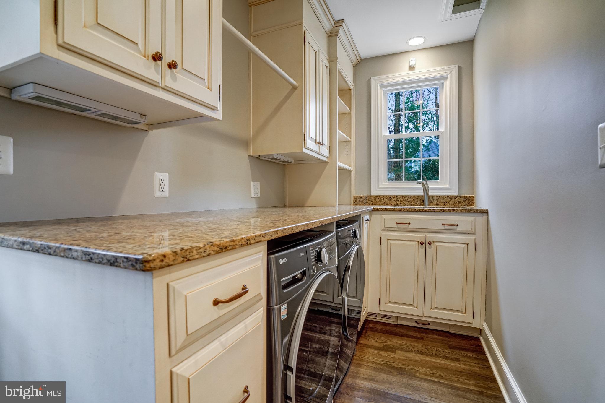 HILLSIDE MANOR - Residential