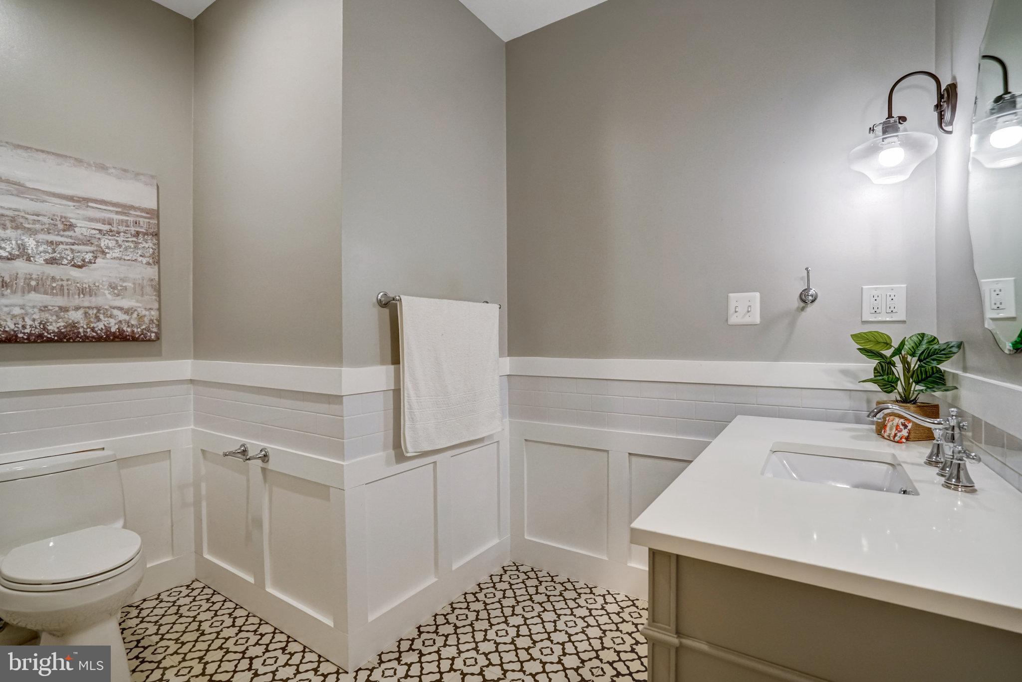 HILLSIDE MANOR - Residential