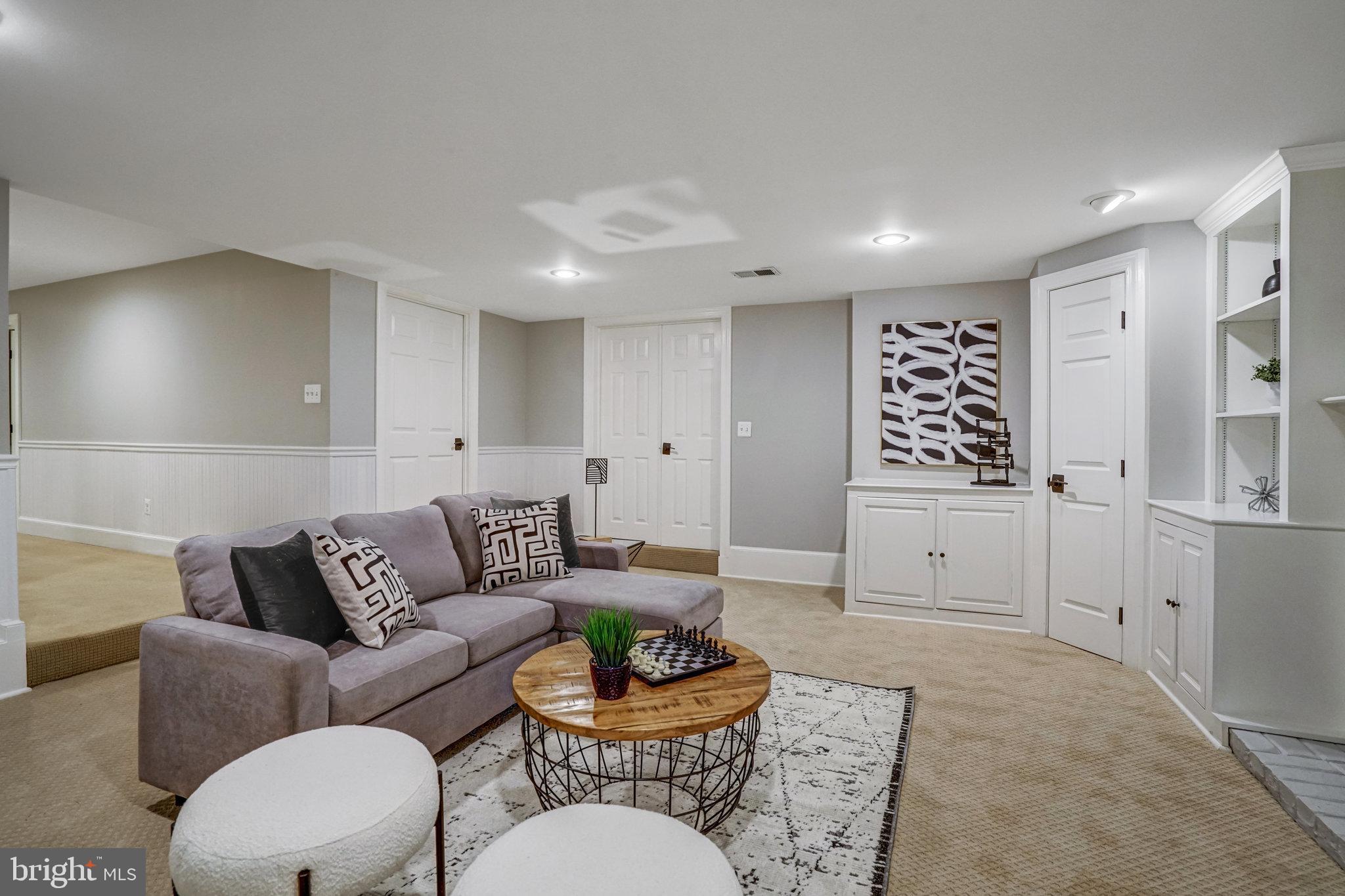 HILLSIDE MANOR - Residential