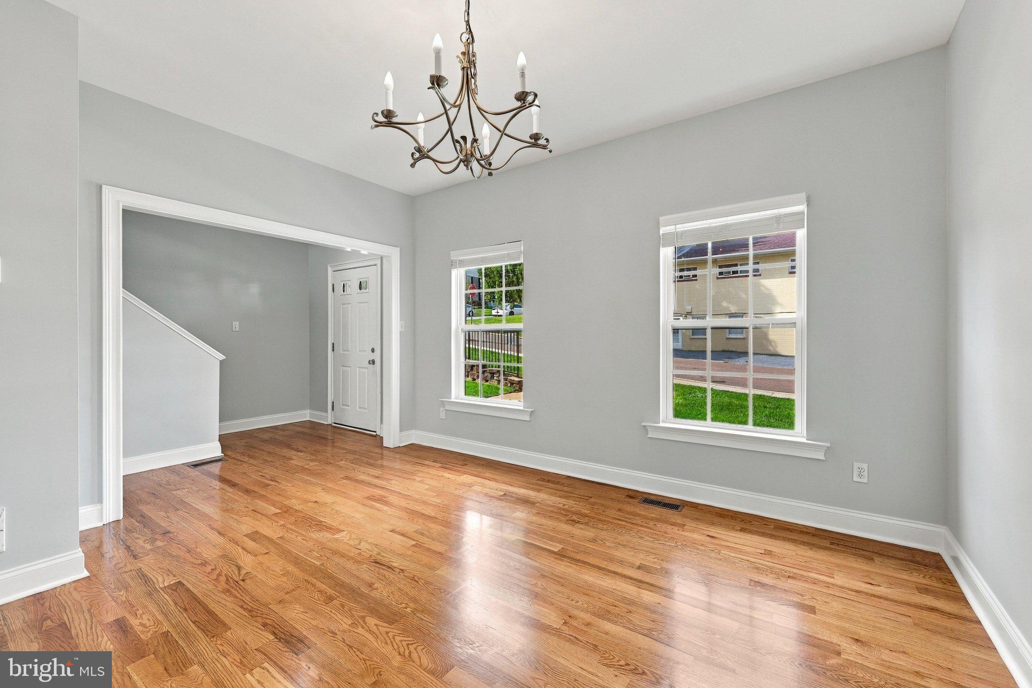 306 E MULBERRY