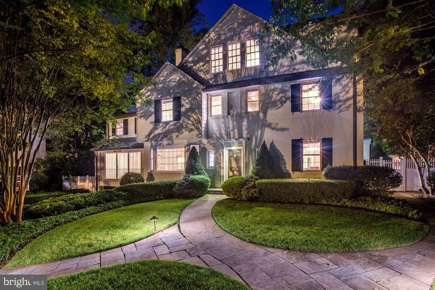 LOVELY HOME ON STUNNING, LEVEL LOT OF NEARLY 1/2 ACRE W/GORGEOUS GROUNDS & 45' HEATED POOL.APPROX 5100 SF FINISHED SPACE ON 4 LEVELS.IDEAL FOR ENTERTAINING/EVERYDAY LIVING.LARGE CHEF'S KIT,LR,LIBRARY&FAM RM OVERLOOK GROUNDS.5 BRS+3 FBS ON 2ND LEV.LIGHT-FILLED MASTER W/SPA BATH,WALK-IN CLOSET+SITTING RM/OFFICE W/VIEWS OF REAR.REC RM+AU PAIR, 2 CAR GAR.TRUE OASIS!