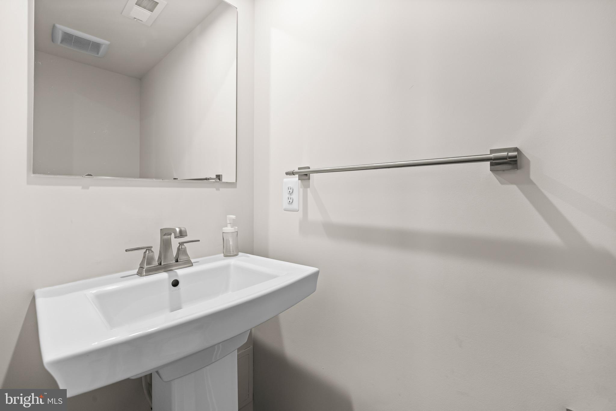 JAMES RUN TOWNHOMES - Residential Lease