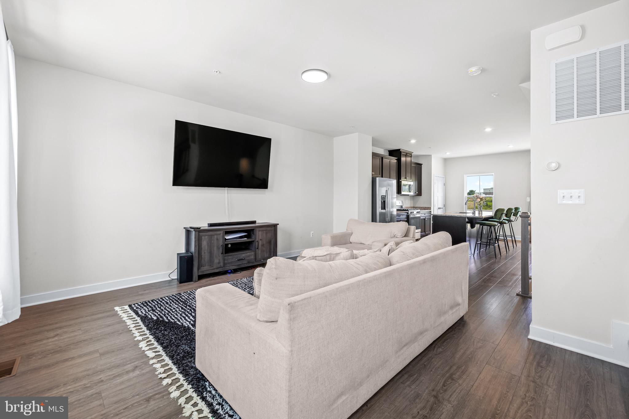 JAMES RUN TOWNHOMES - Residential Lease