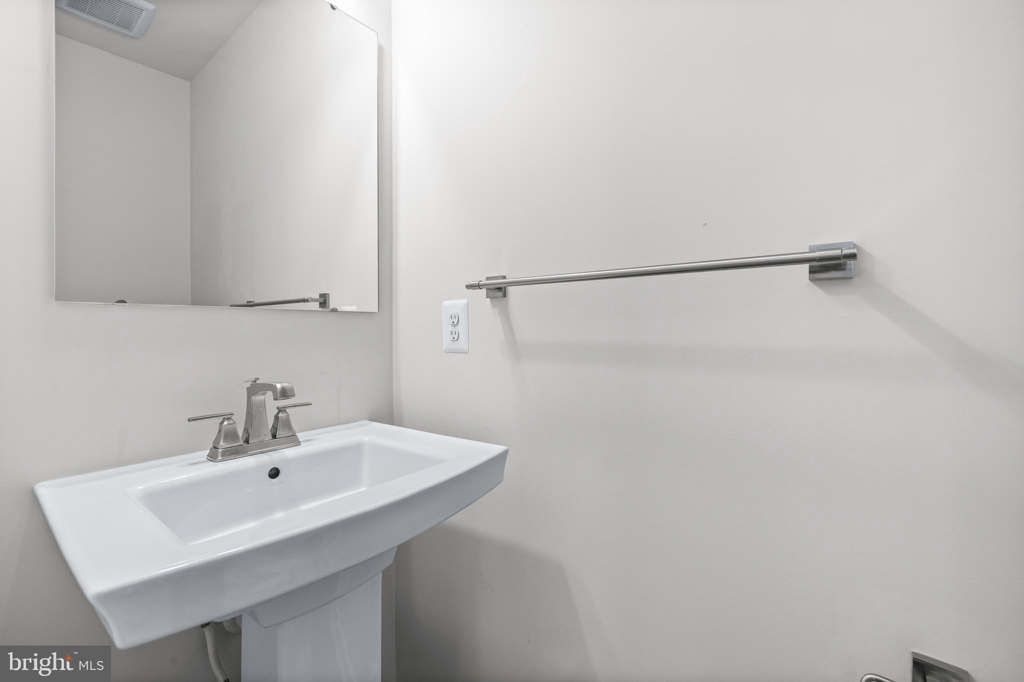 JAMES RUN TOWNHOMES - Residential Lease