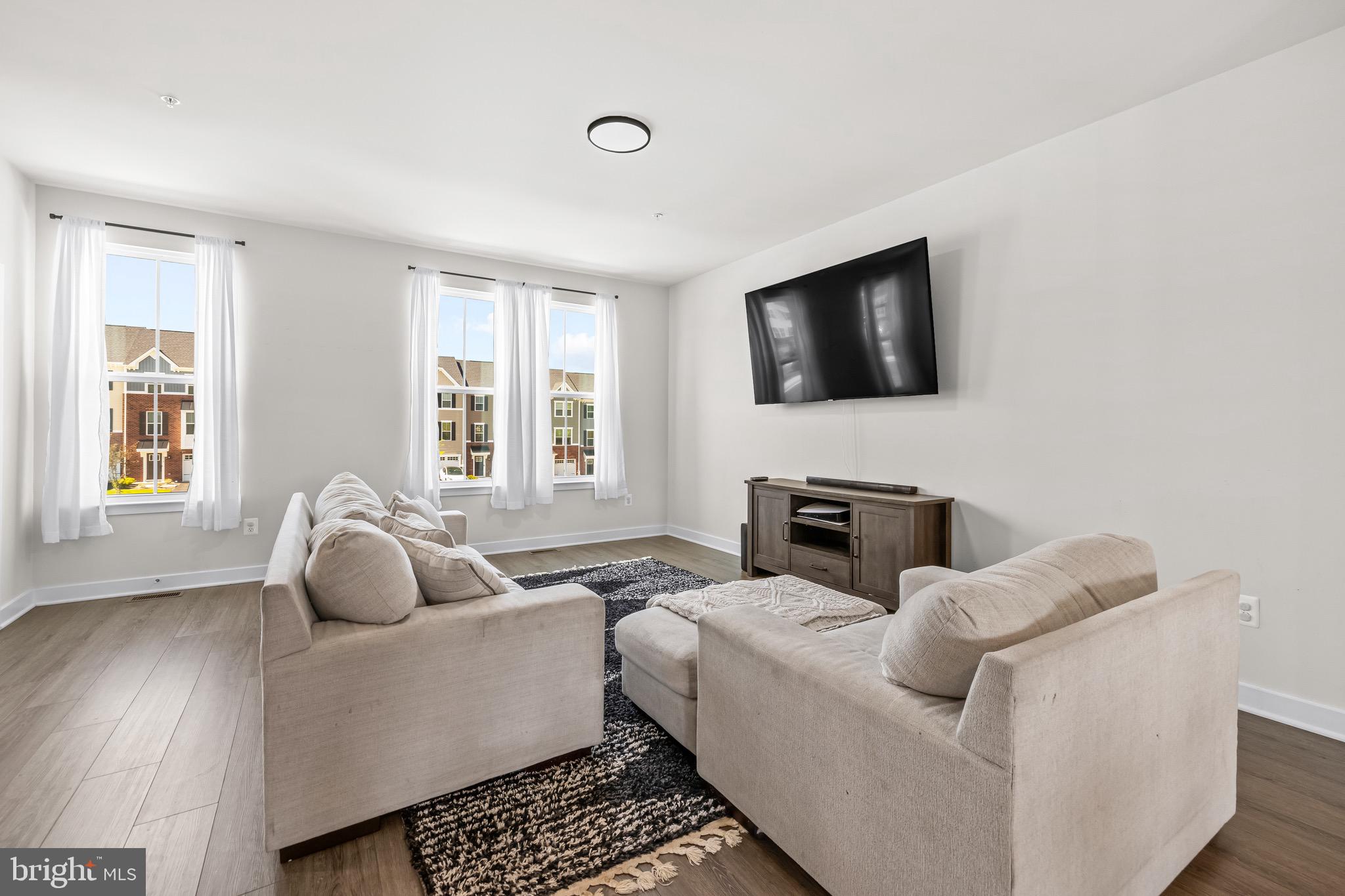 JAMES RUN TOWNHOMES - Residential Lease