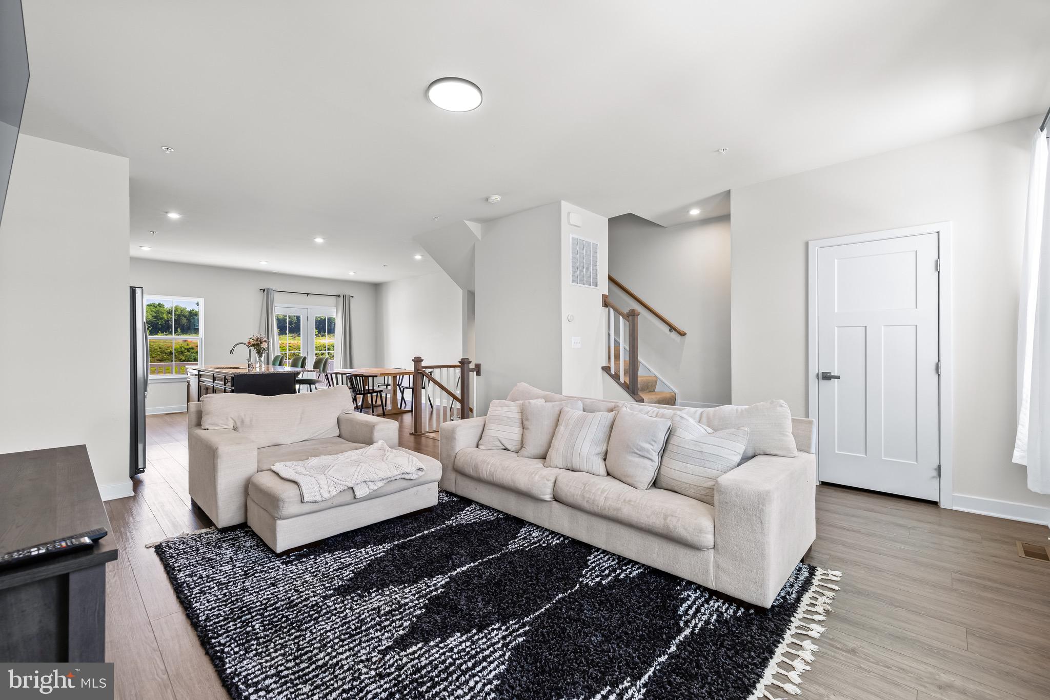 JAMES RUN TOWNHOMES - Residential Lease