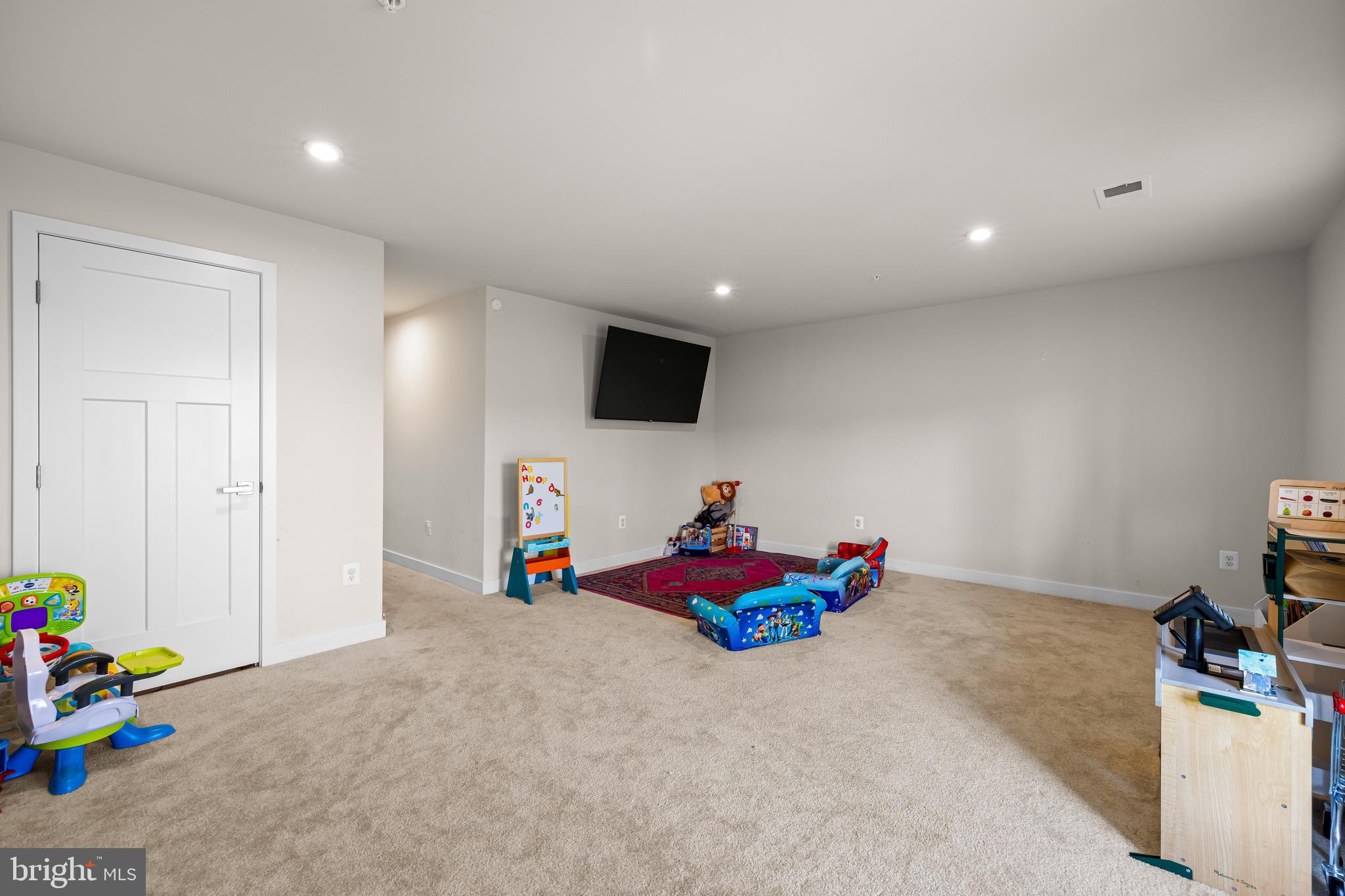 JAMES RUN TOWNHOMES - Residential Lease