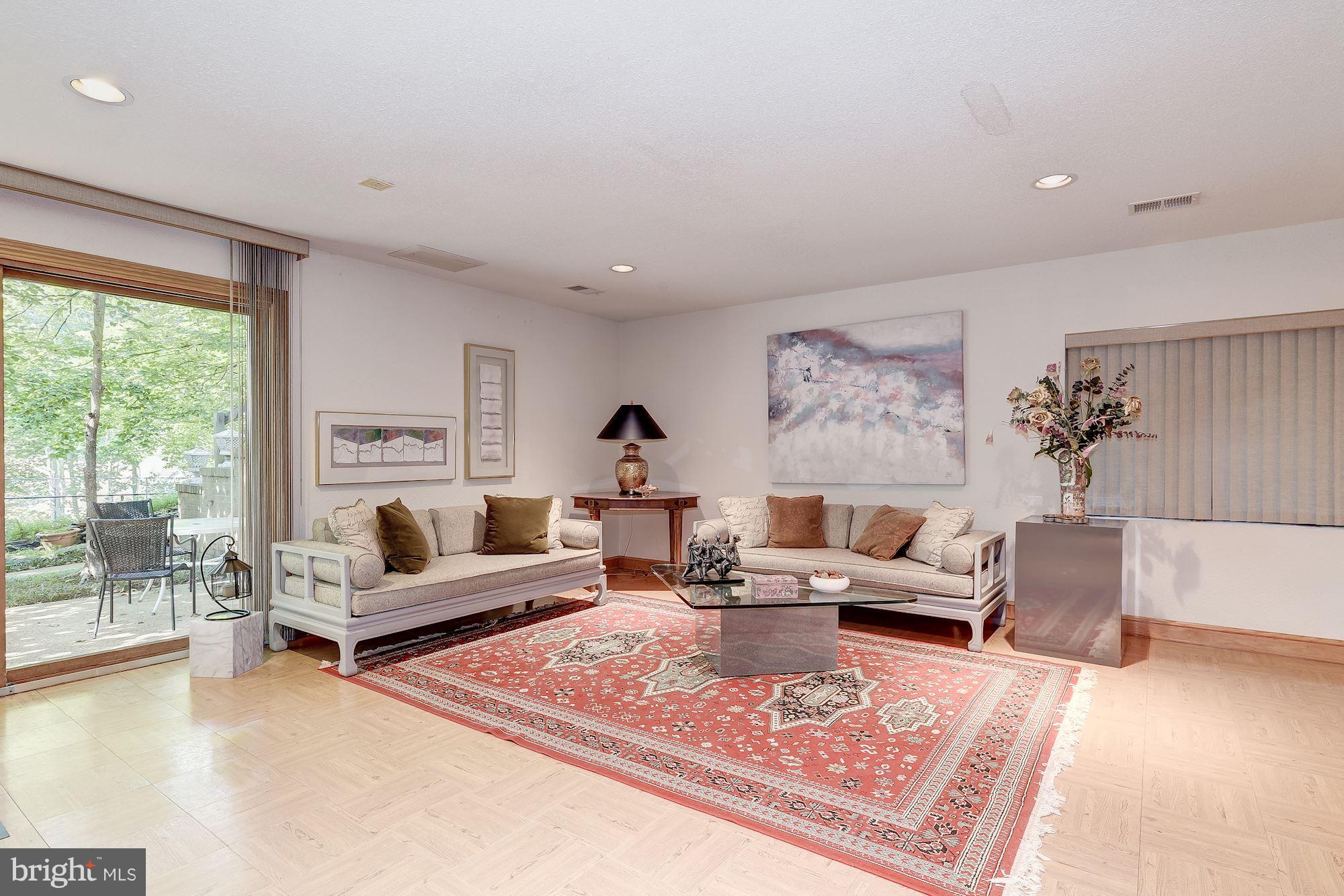 LAKE POTOMAC - Residential