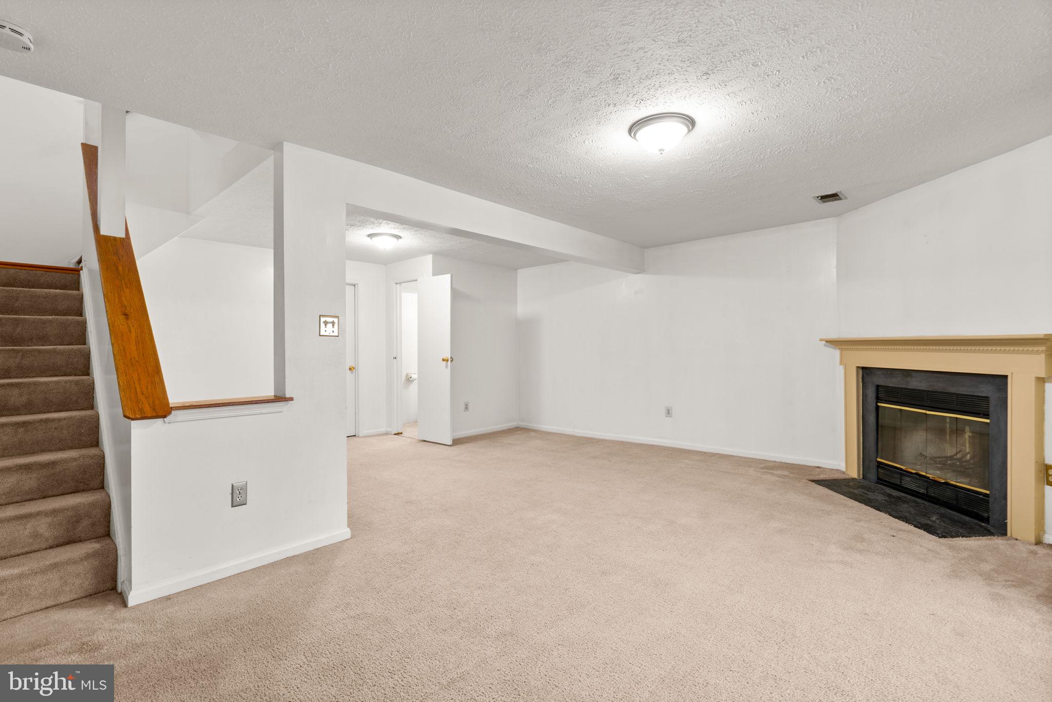 TOLL HOUSE - Residential Lease