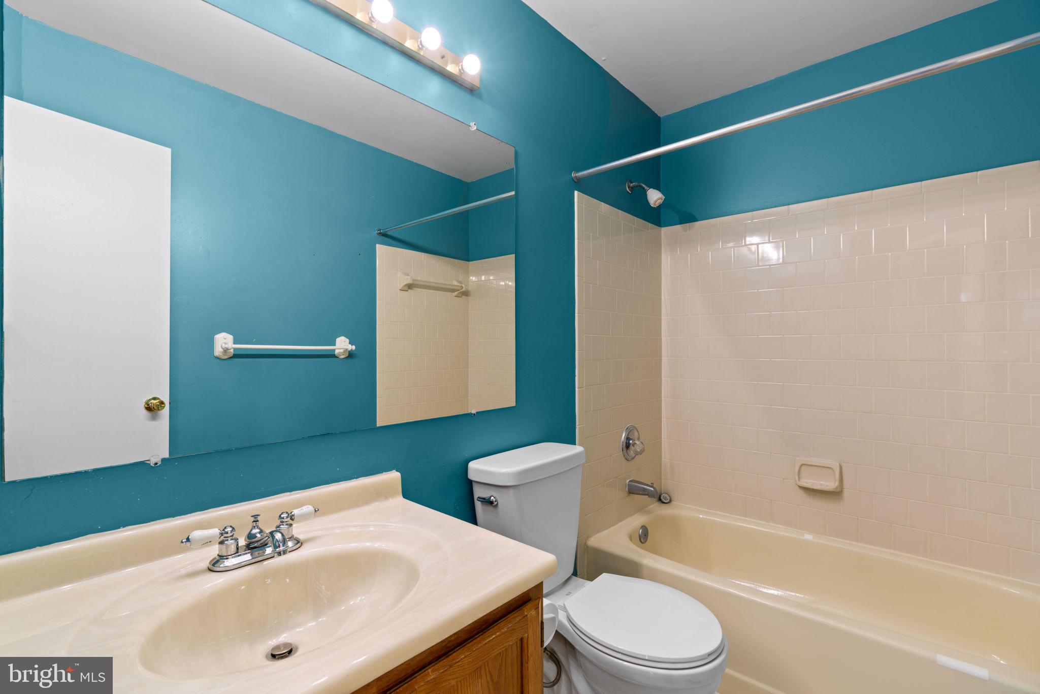 TOLL HOUSE - Residential Lease