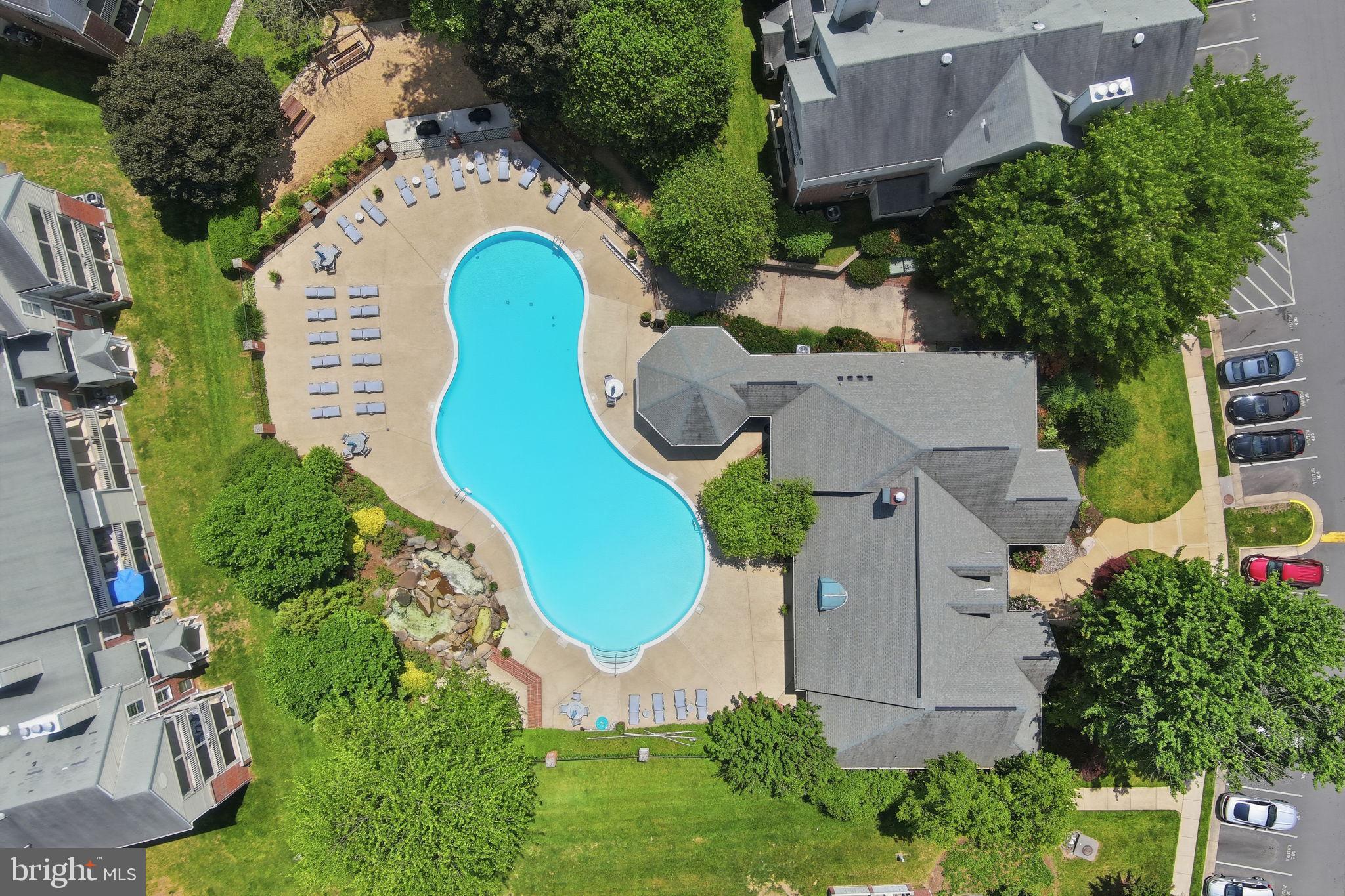 PENDERBROOK SQUARE CONDOMINIUMS - Residential