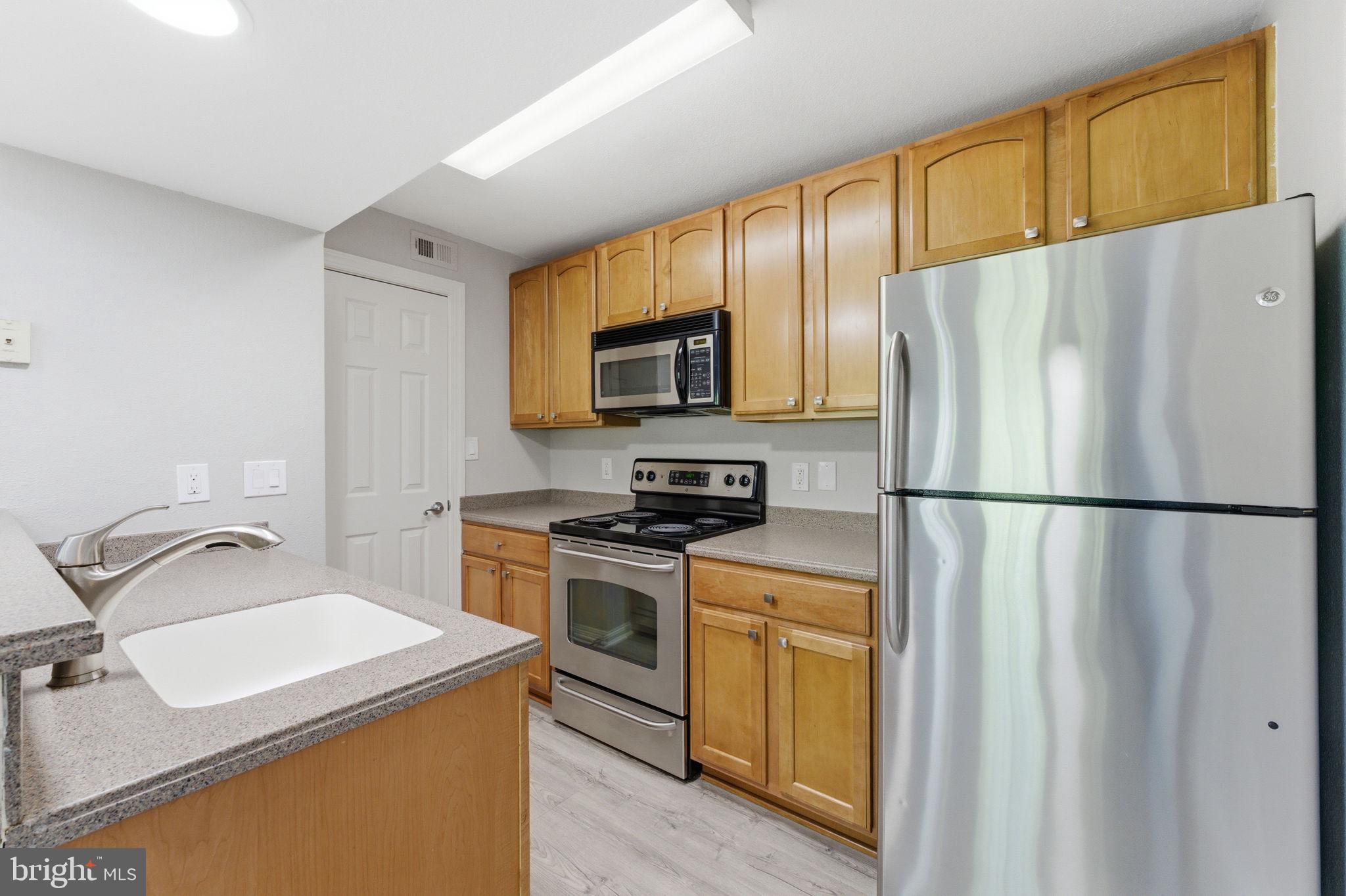 PENDERBROOK SQUARE CONDOMINIUMS - Residential