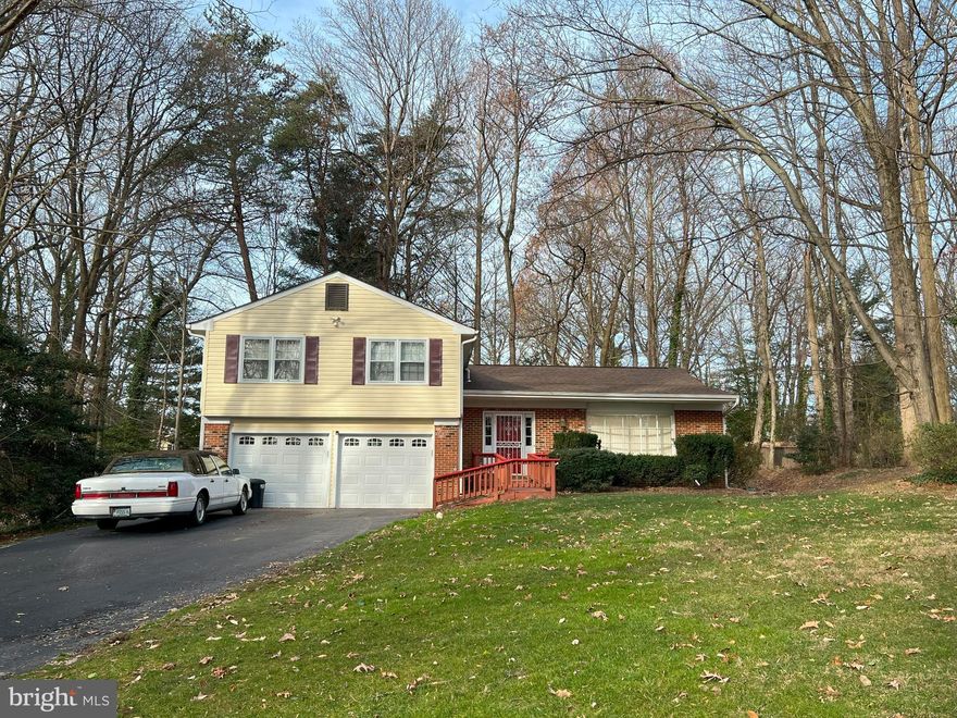 Phenomenal opportunity to renovate this charming split-level home, or design/build your own on a .69 acre lot just moments from downtown Fairfax City. Neighborhood already boasts of several million dollar+ home sales. Zoned R-2 with beautiful mature trees,  entire property sold strictly AS-IS

This commuter-friendly location between Main Street and Braddock Road, and feeds to the coveted Frost MS / Woodson HS pyramid!