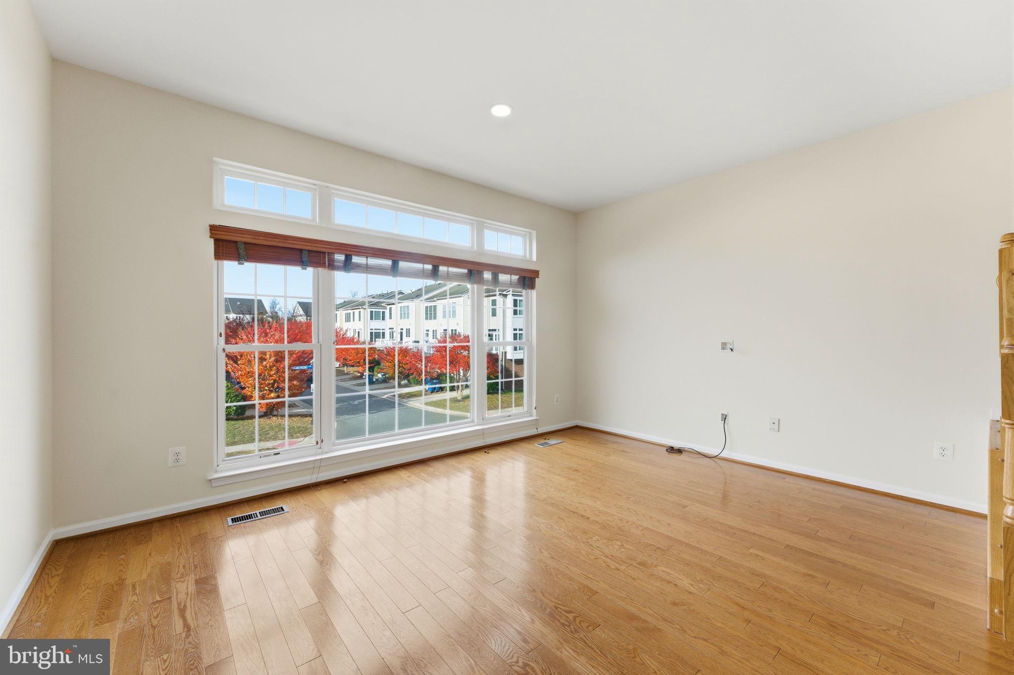 SOUTH RIDING - Residential