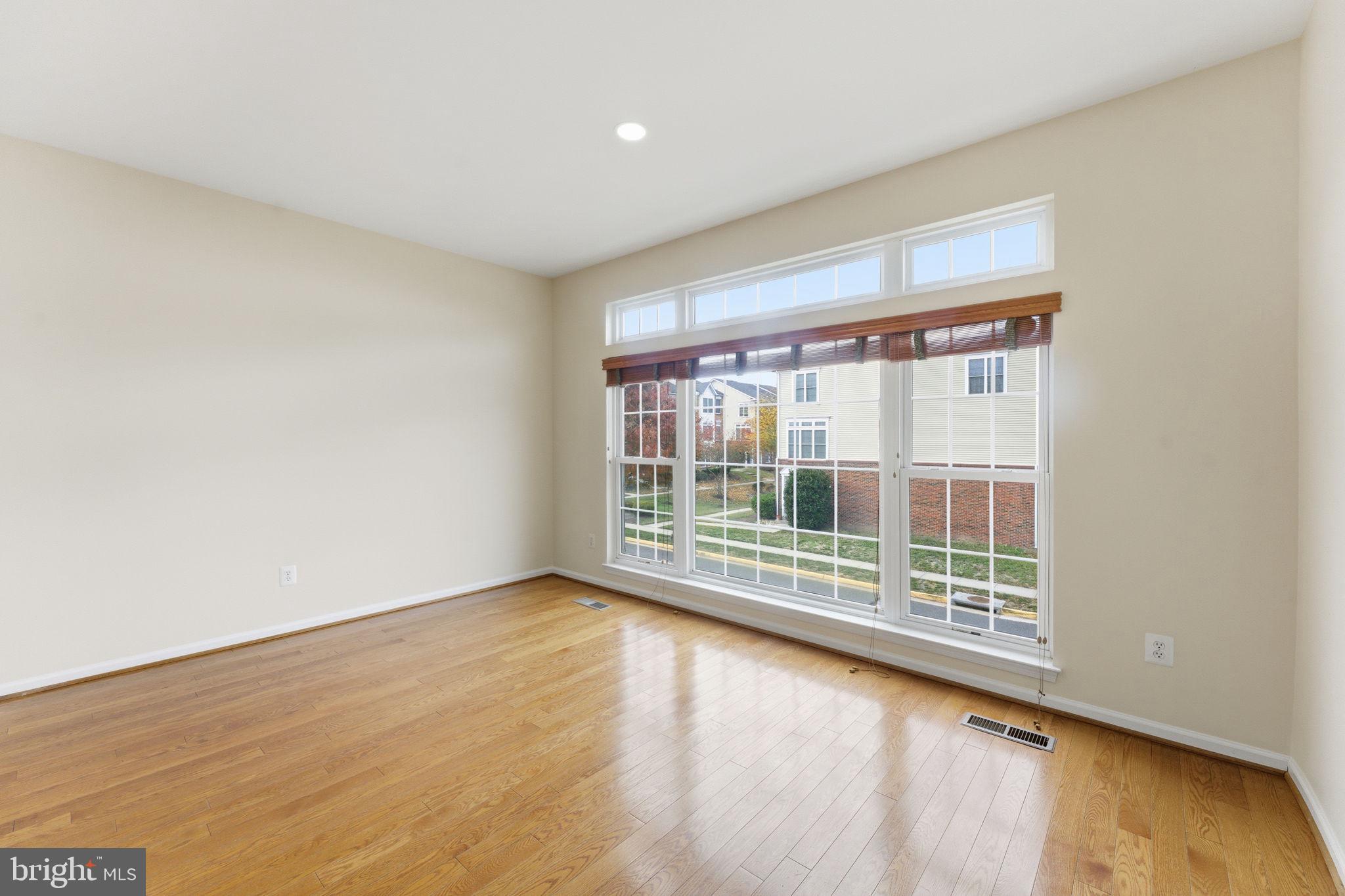 SOUTH RIDING - Residential