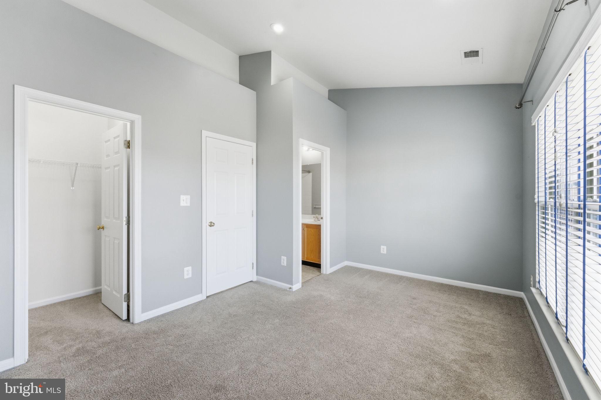 SOUTH RIDING - Residential