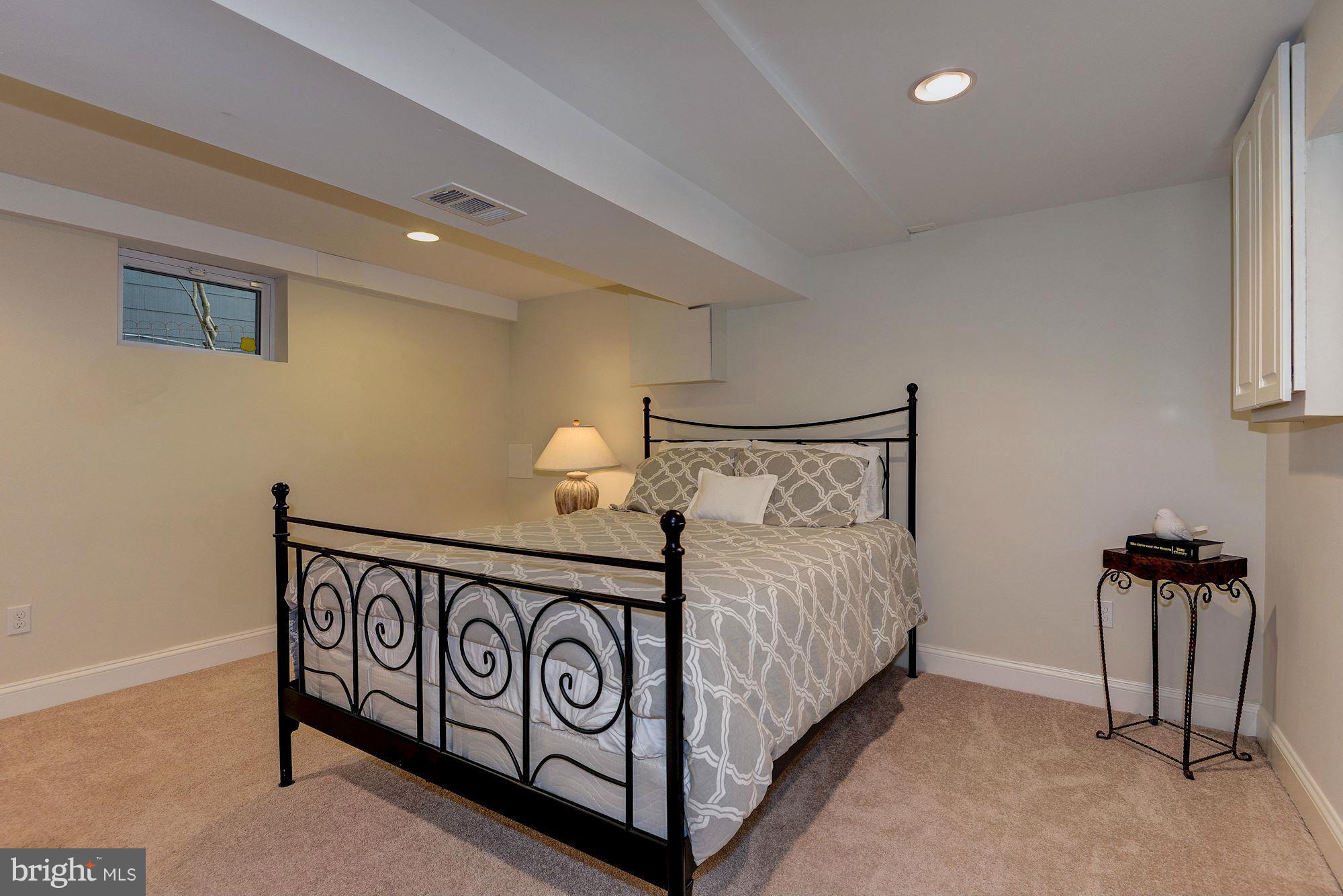 PRESIDENTS HILL - Residential