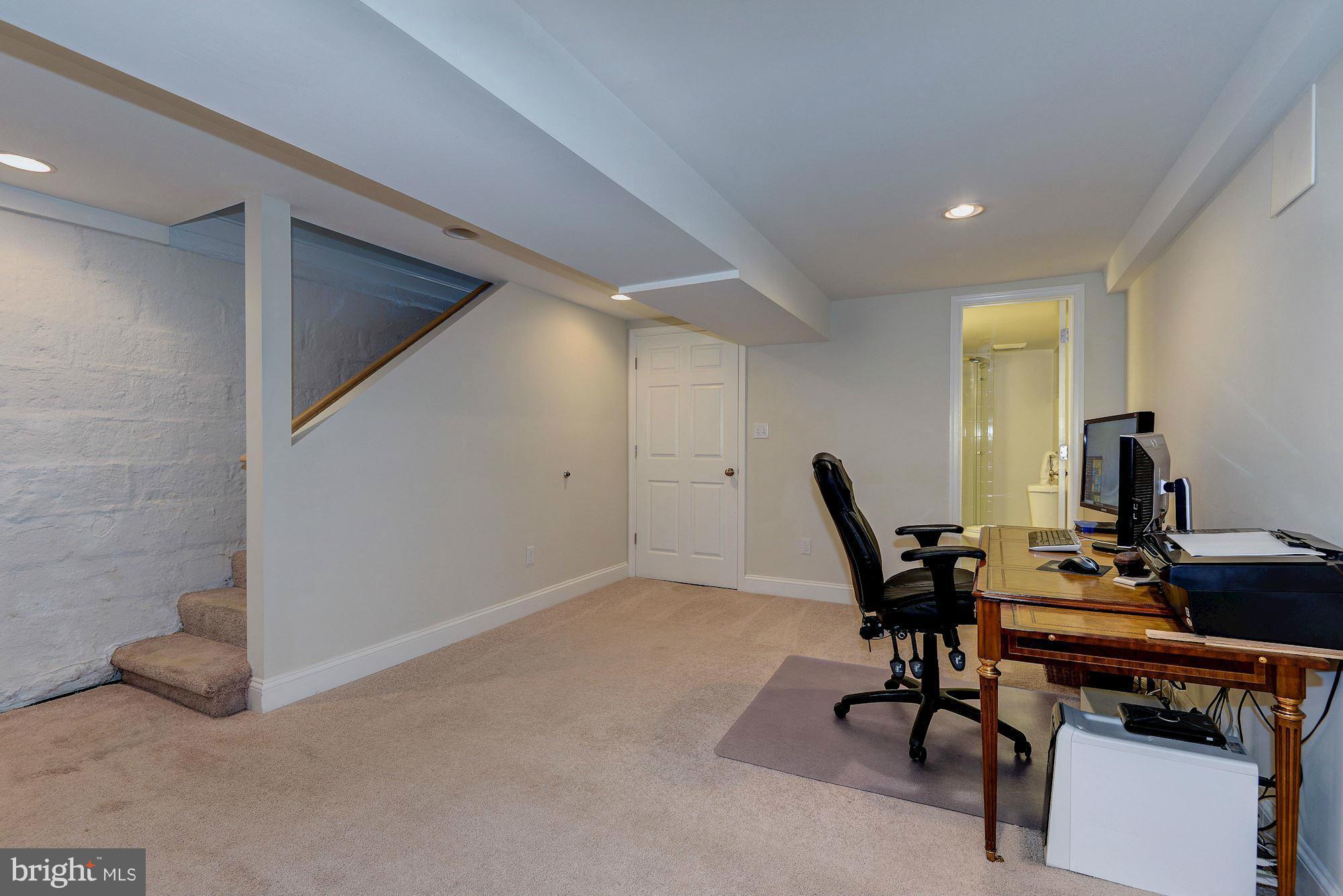 PRESIDENTS HILL - Residential