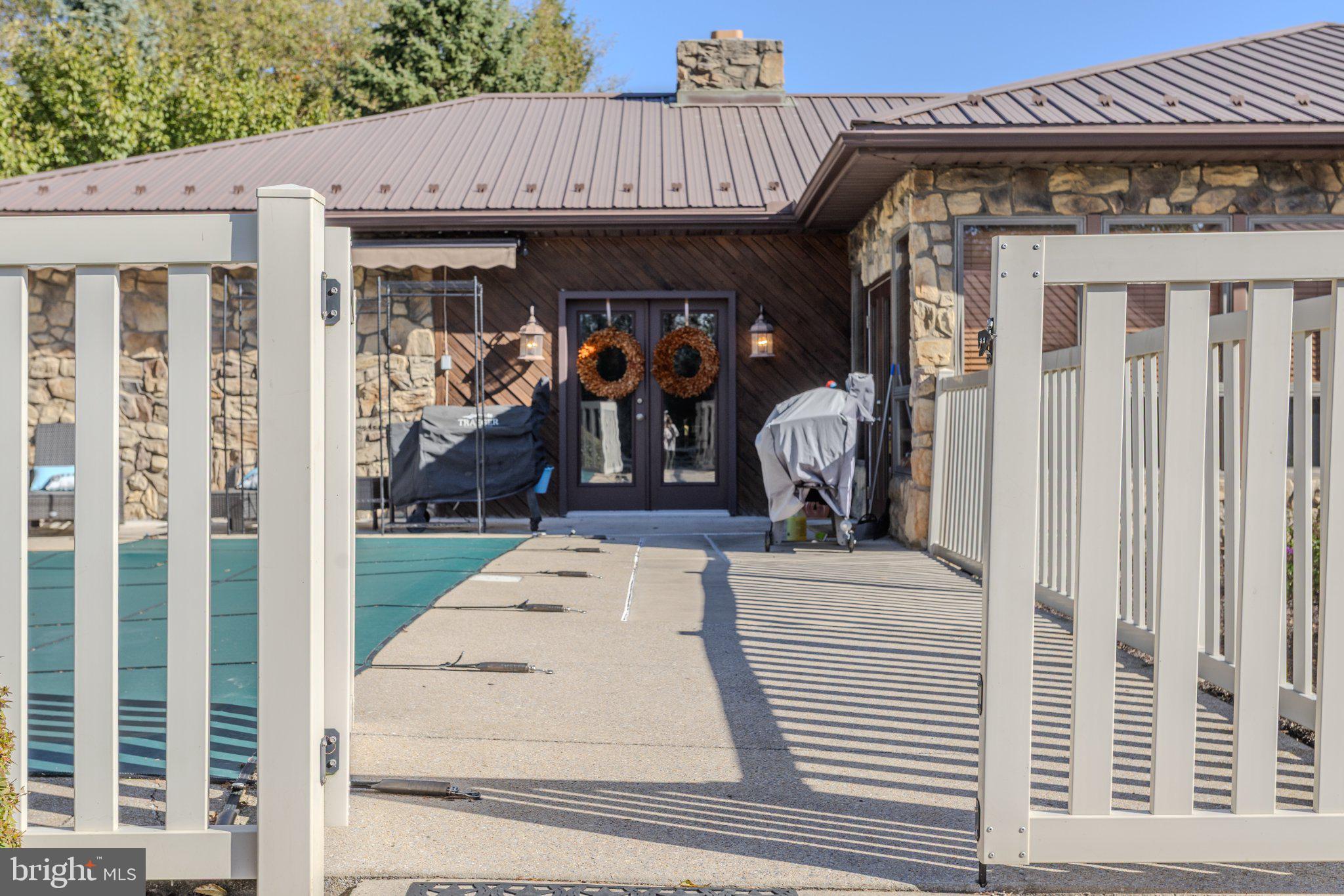 10125 MOUNTAIN ROAD