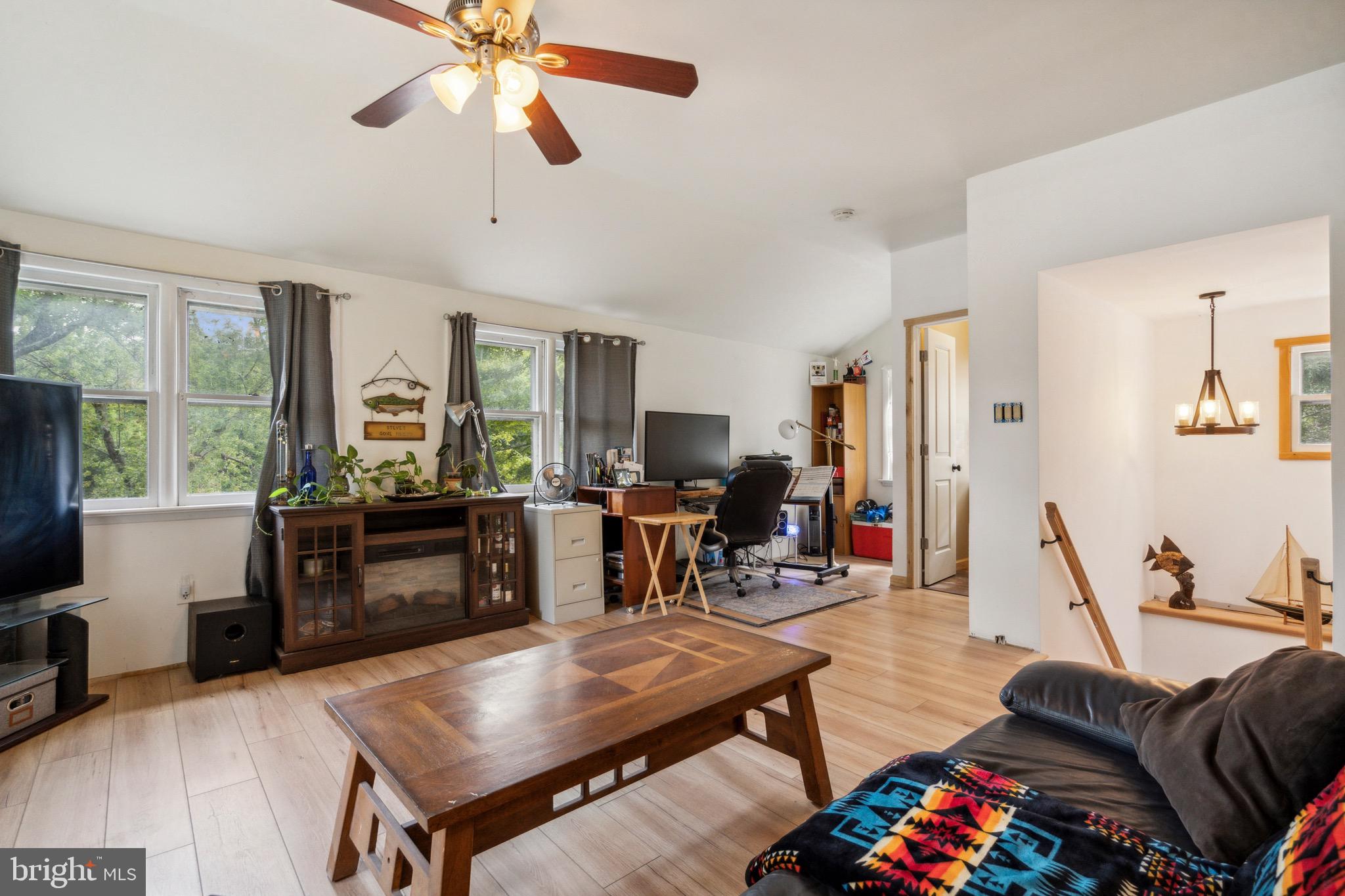 SMITHTOWN - Residential