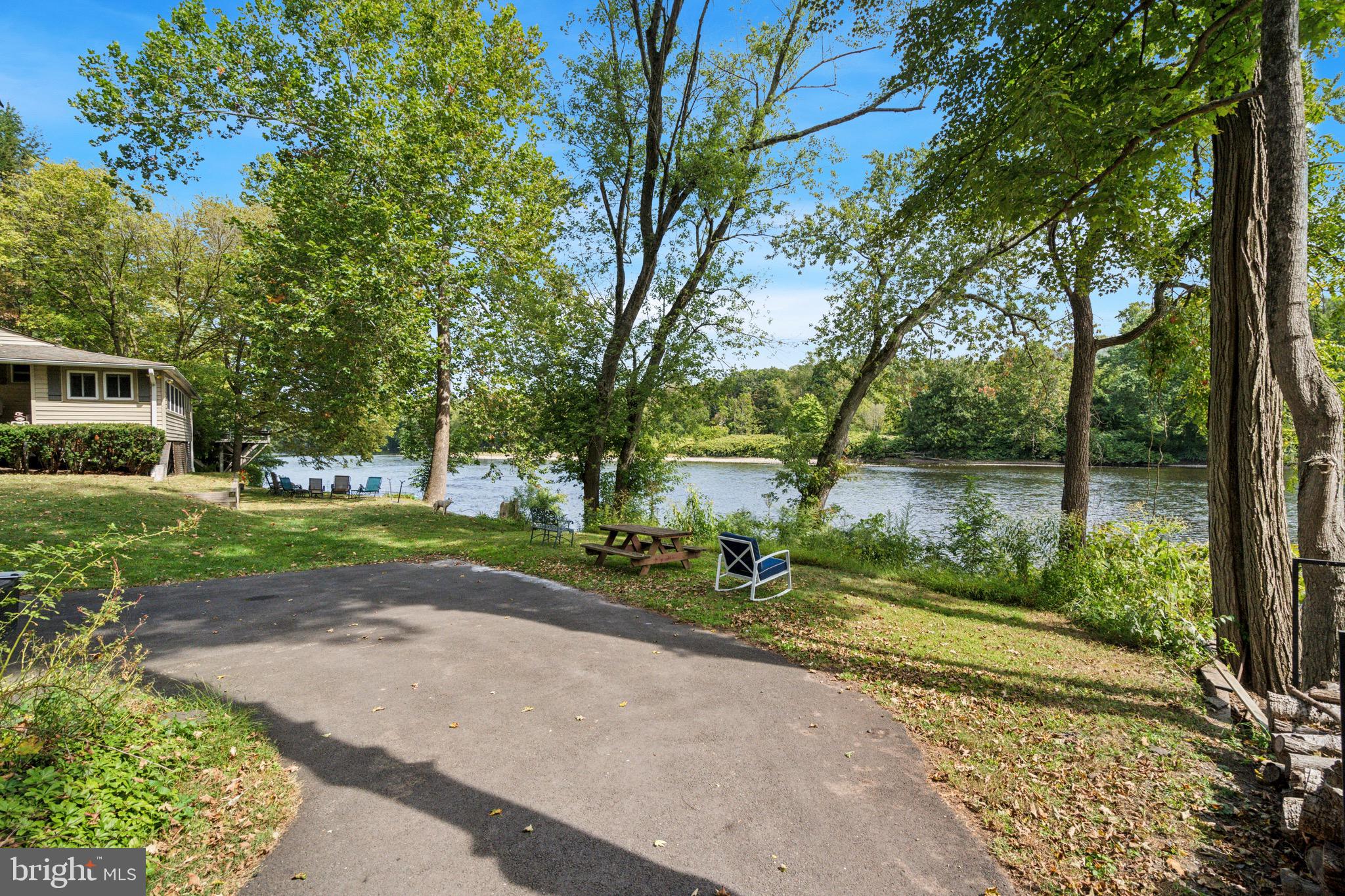 SMITHTOWN - Residential