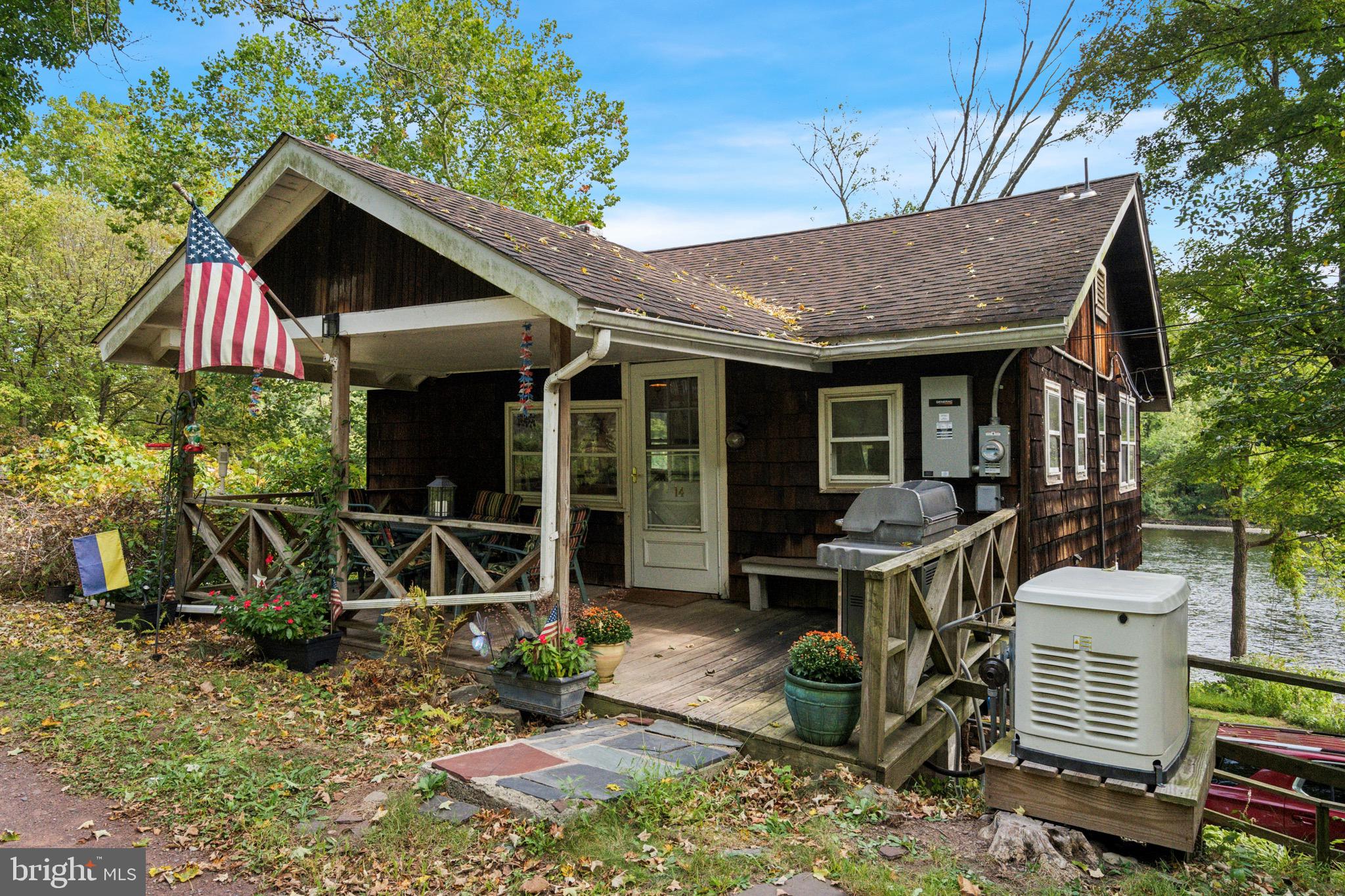 SMITHTOWN - Residential