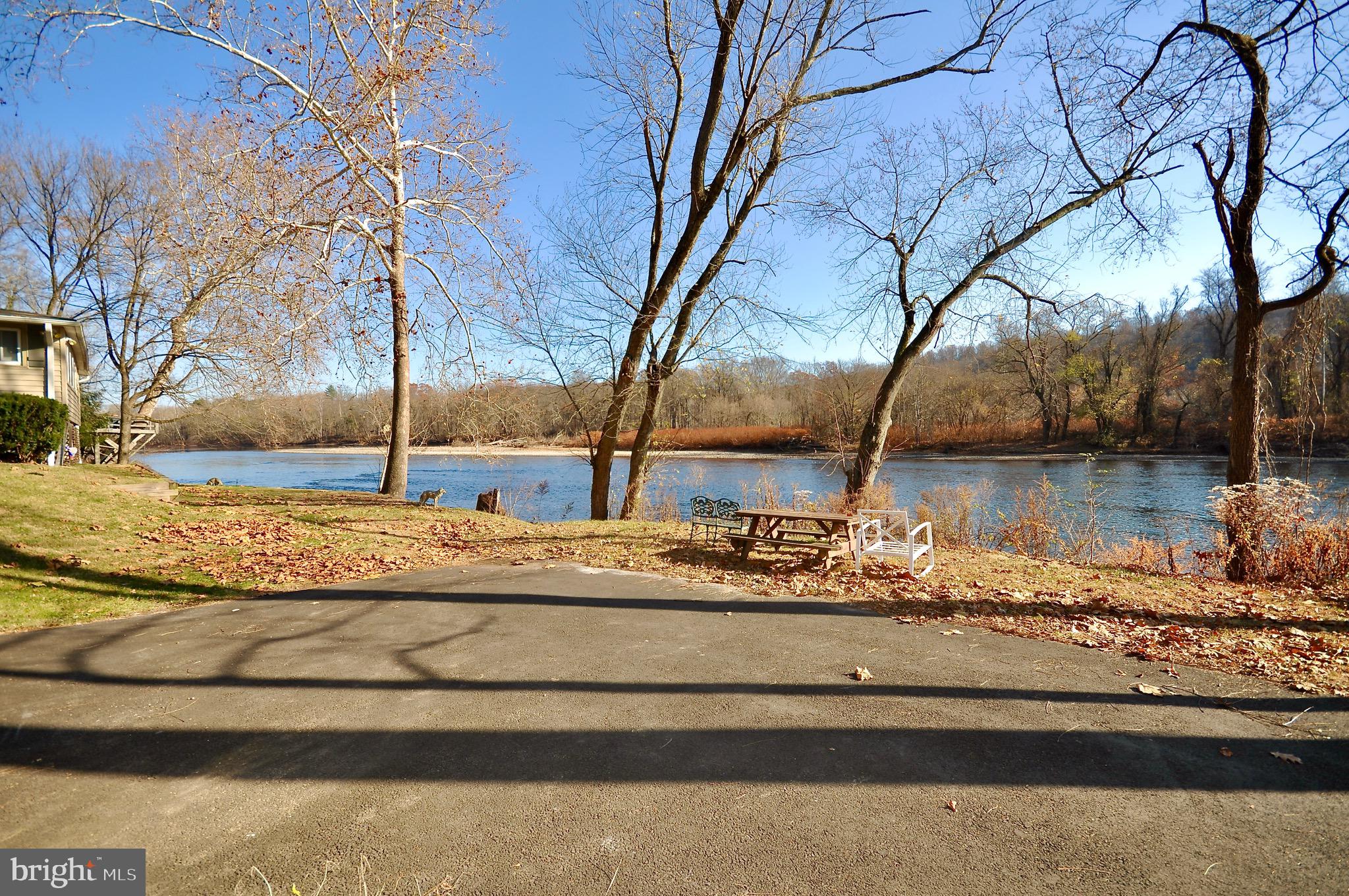 SMITHTOWN - Residential
