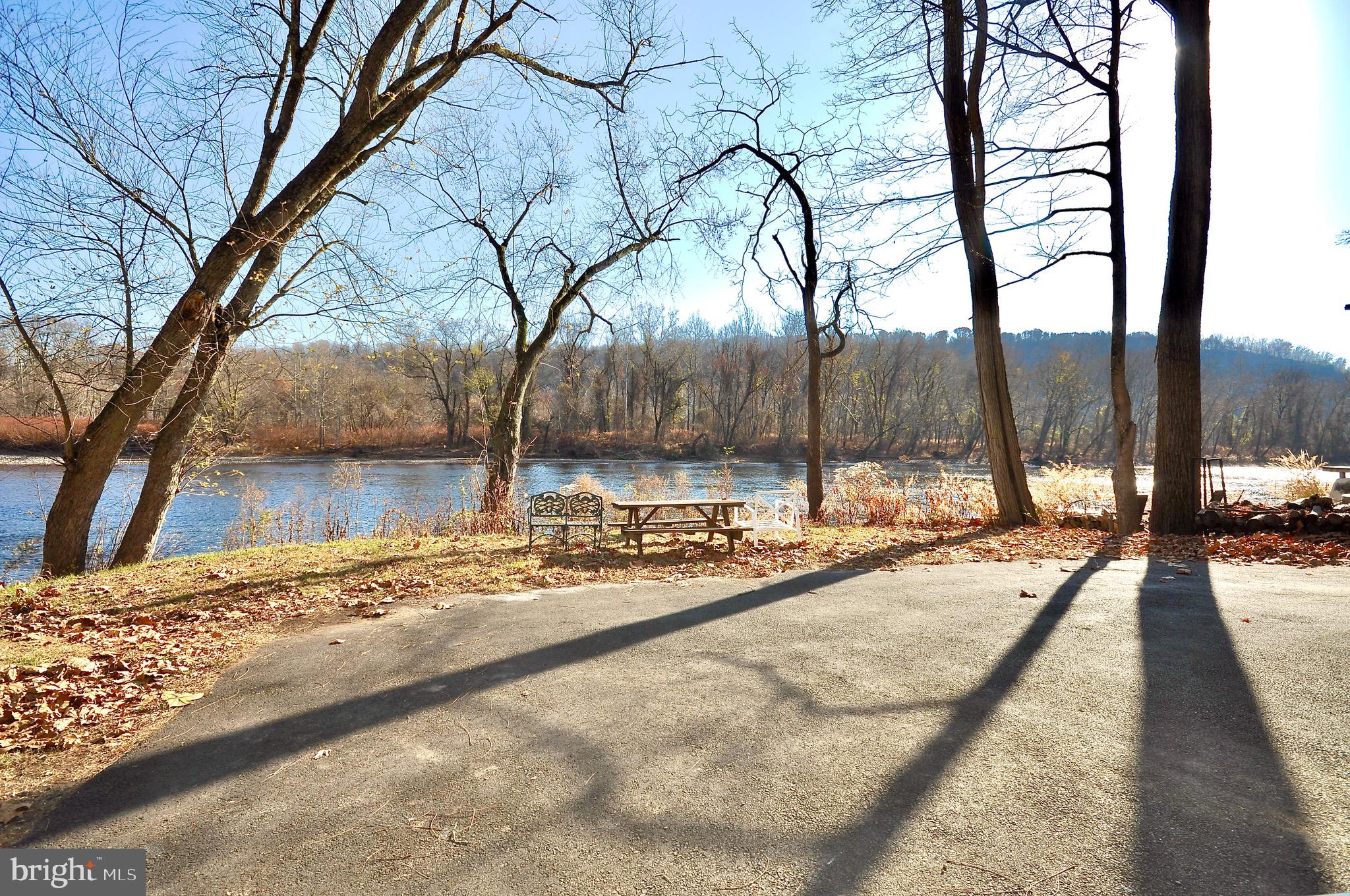SMITHTOWN - Residential