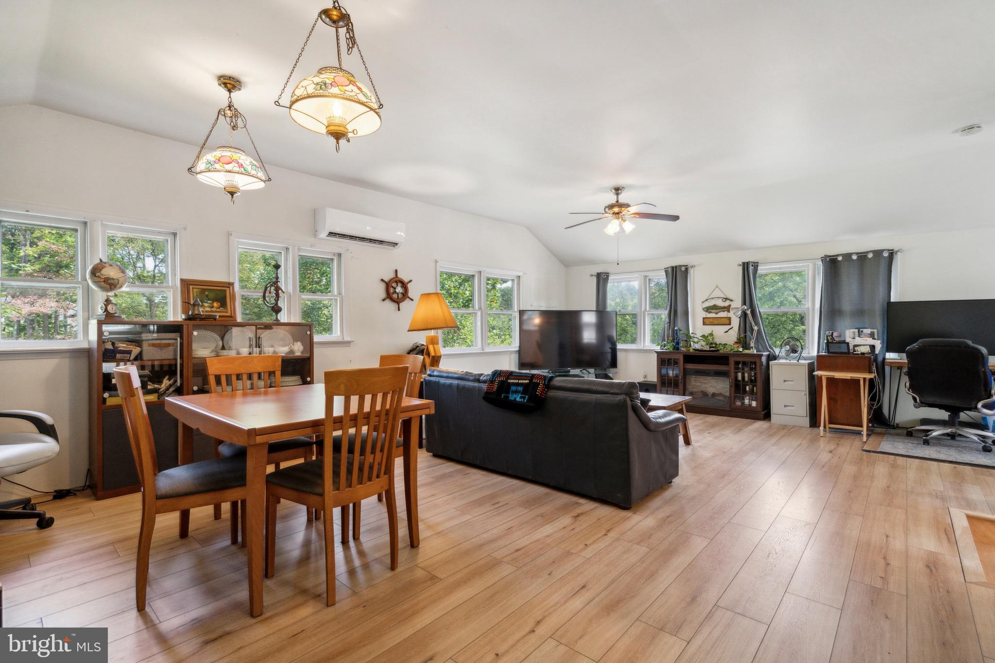 SMITHTOWN - Residential