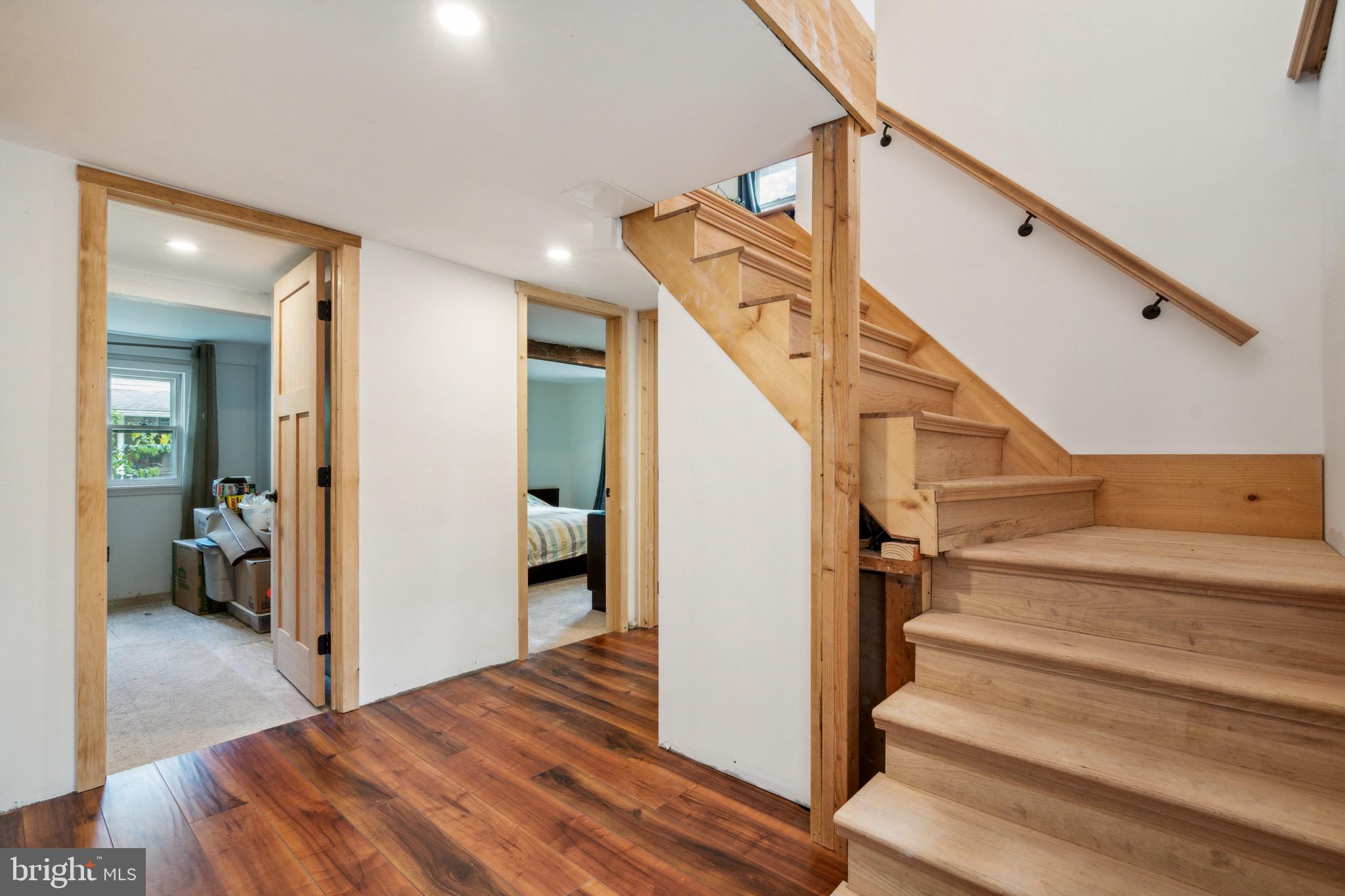 SMITHTOWN - Residential