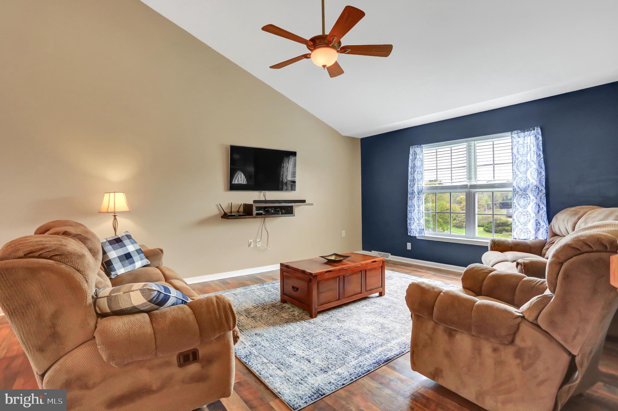 HOBBY HORSE ACRES - Residential