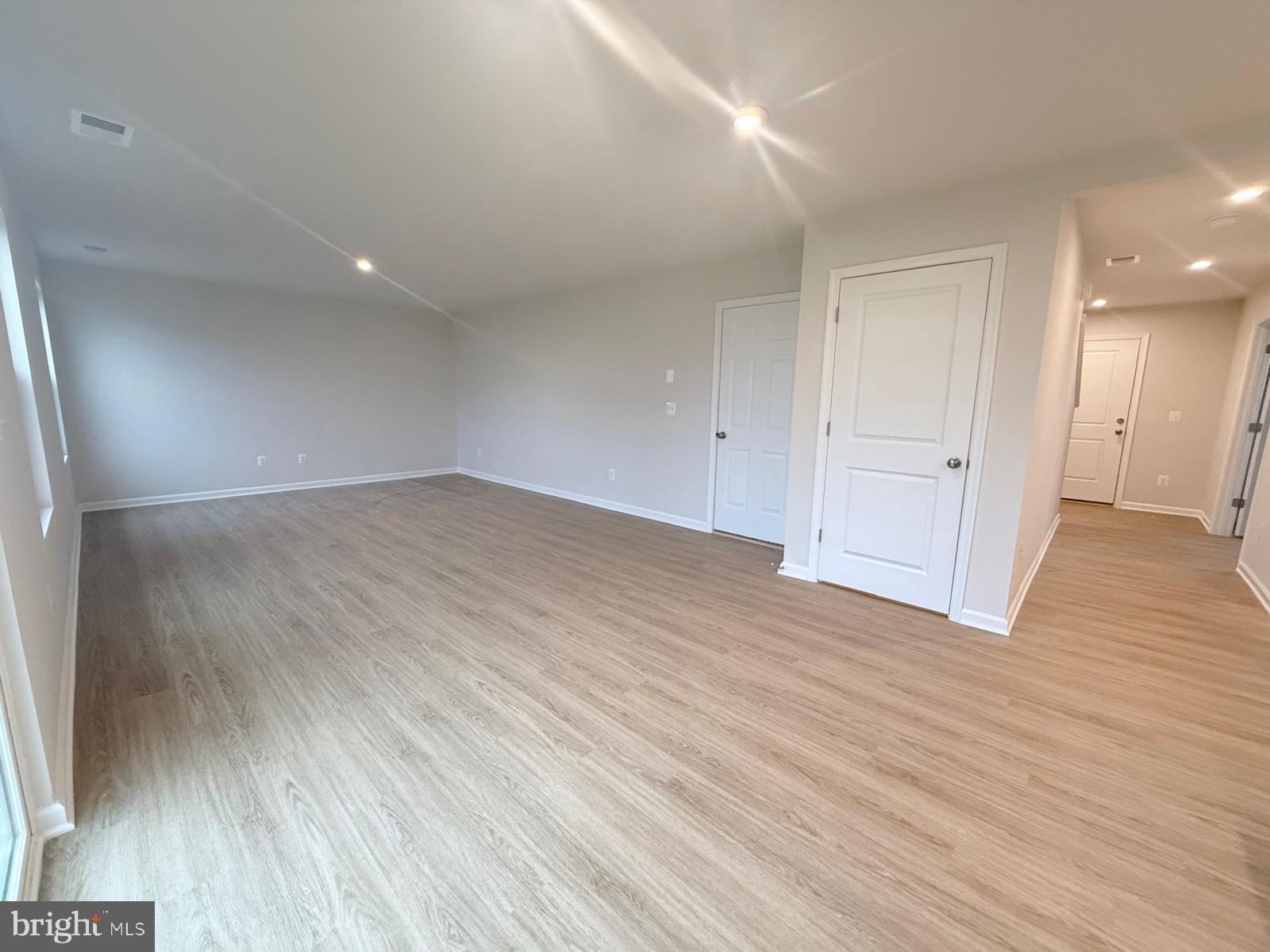 STONE SPRING - Residential Lease