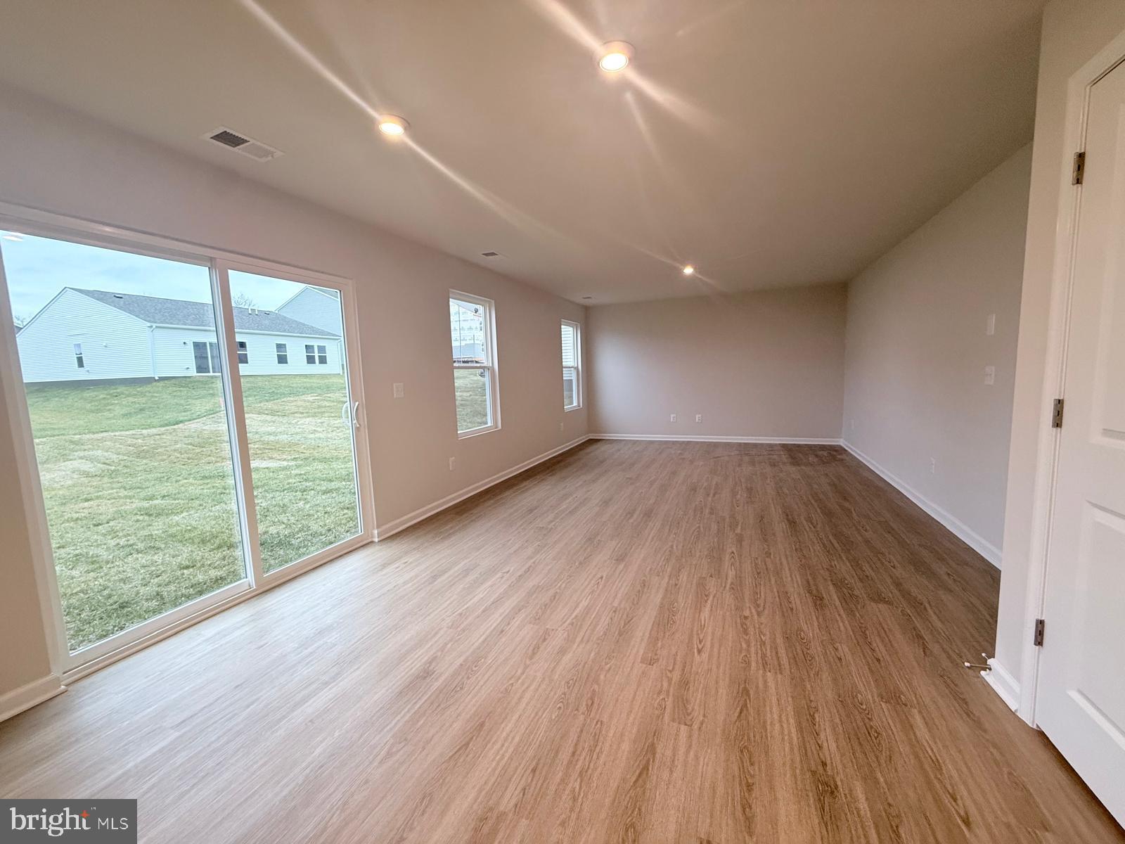 STONE SPRING - Residential Lease