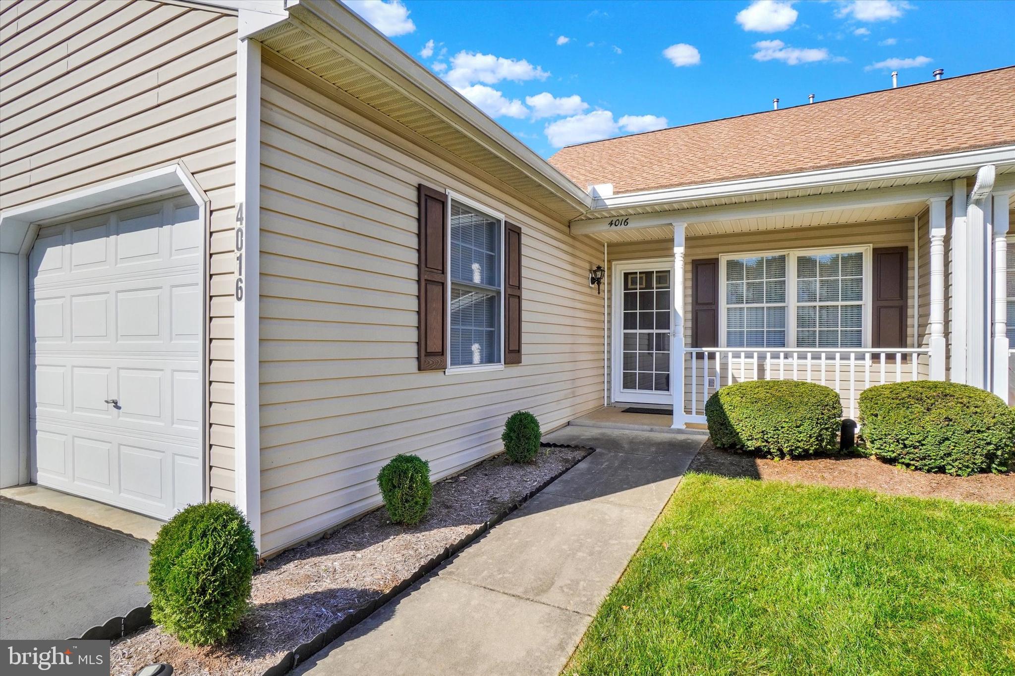 LONGSTOWN VILLAGE - Residential