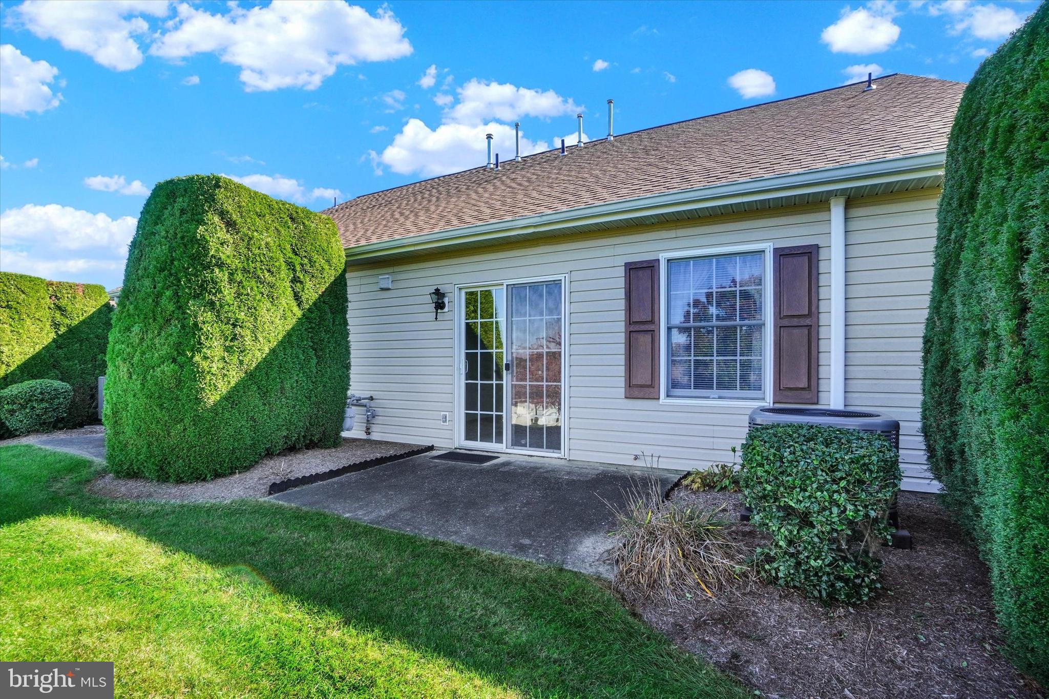 LONGSTOWN VILLAGE - Residential