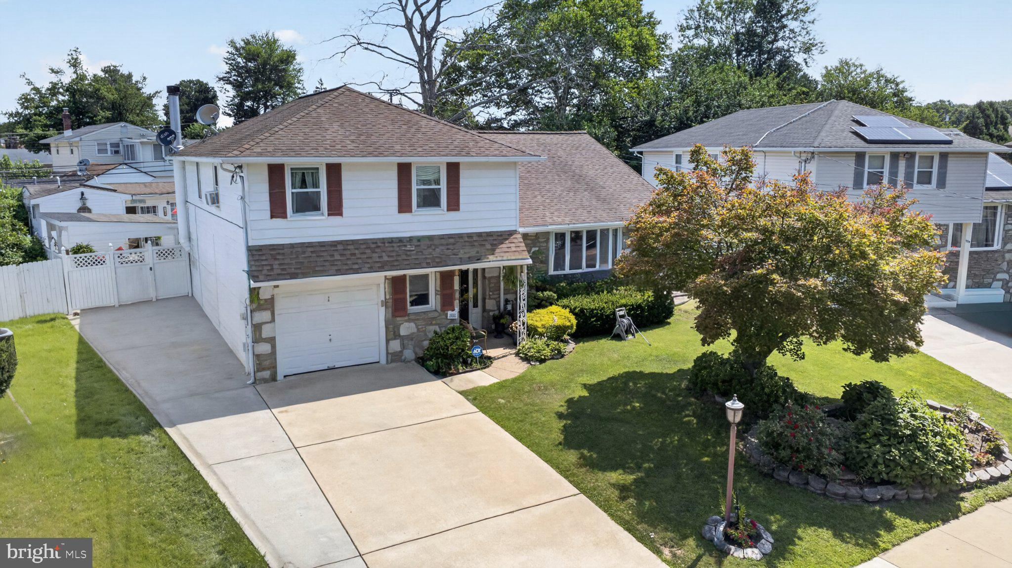 1127 HOWER LANE