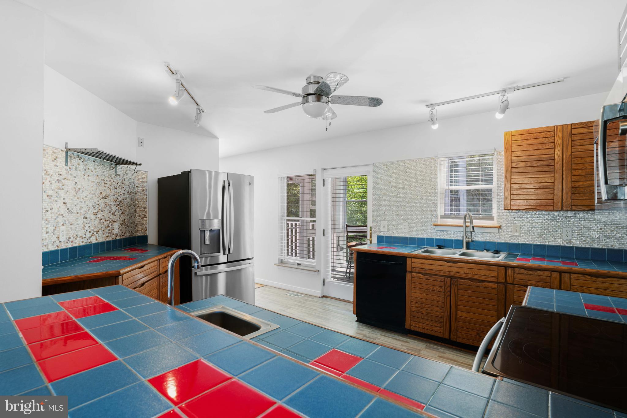 FELICITY COVE - Residential Lease